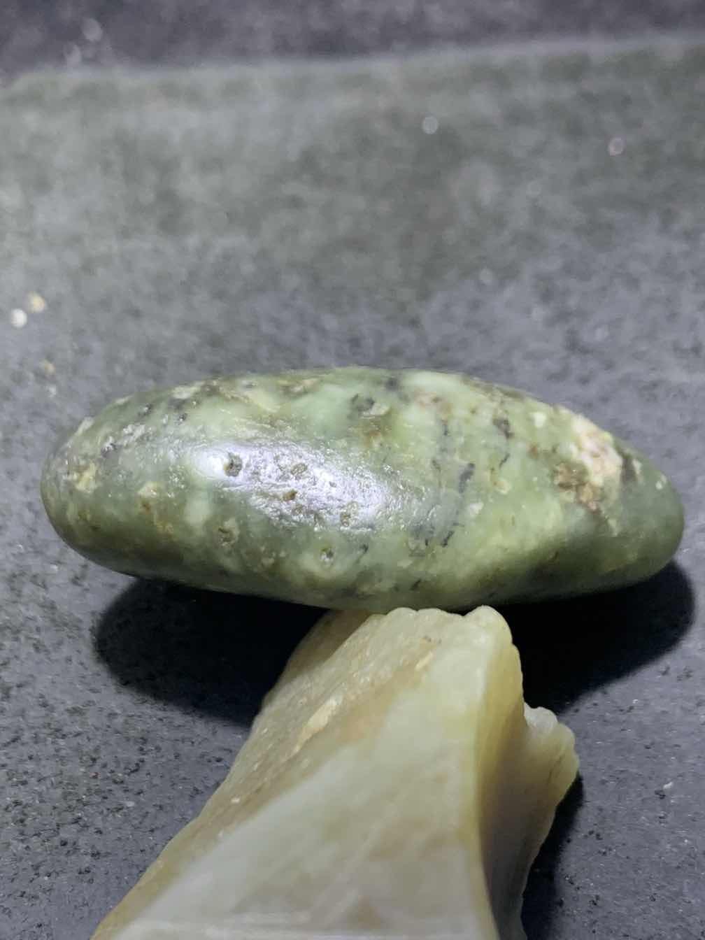 和田玉青白玉独籽一颗，