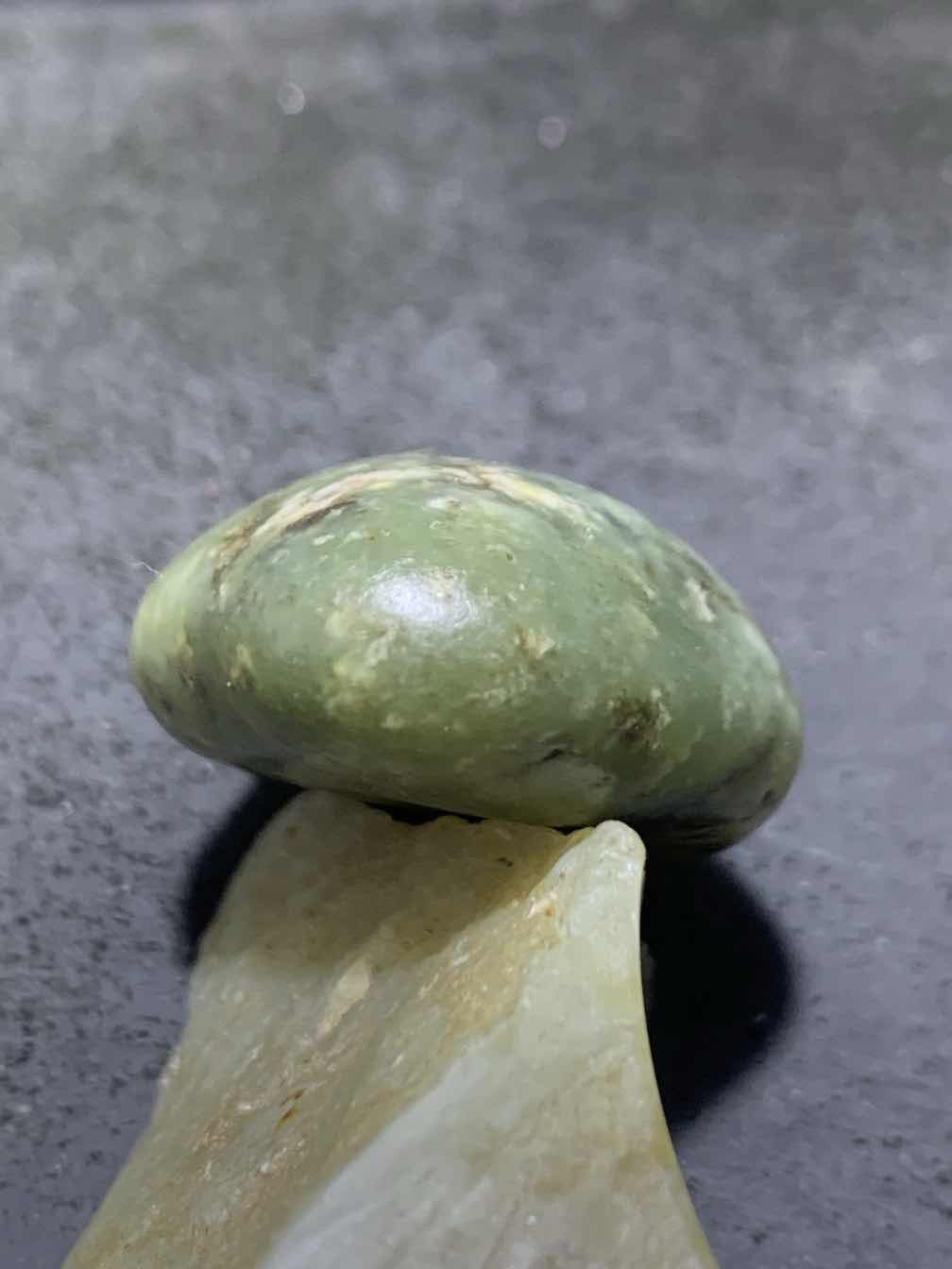 和田玉青白玉独籽一颗，