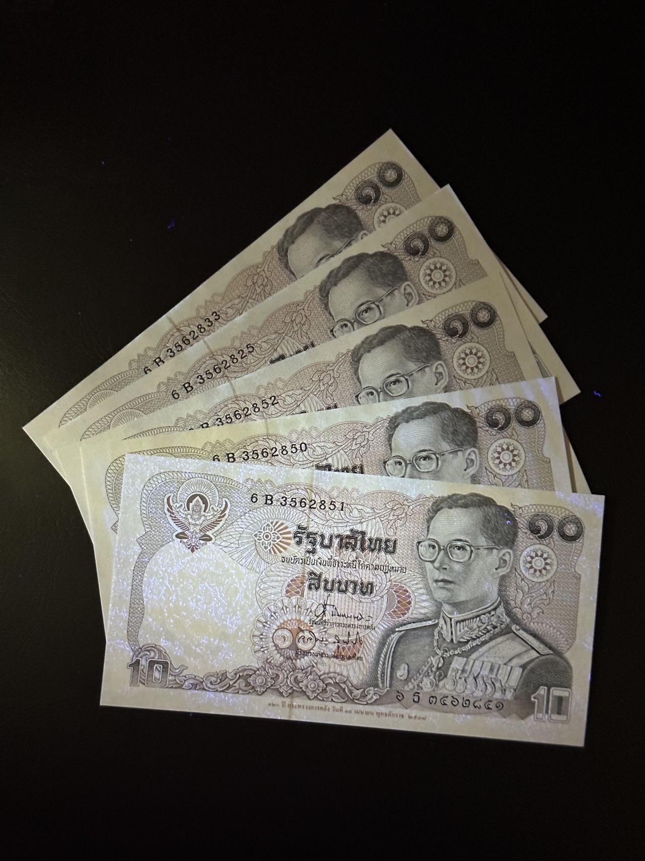 第三十六场！（本期有pmg记录仅两枚的顶级高货） 泰国10泰铢纸币一组5张unc！老版泰王！三张连号，全部无47！