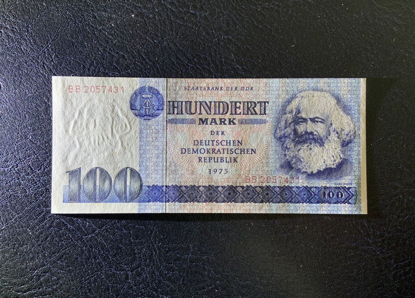收藏联盟Quantum Auction 第309期拍卖  德国民主国家1975年100马克 品相UNC- 东柏林街景 乱蛇号