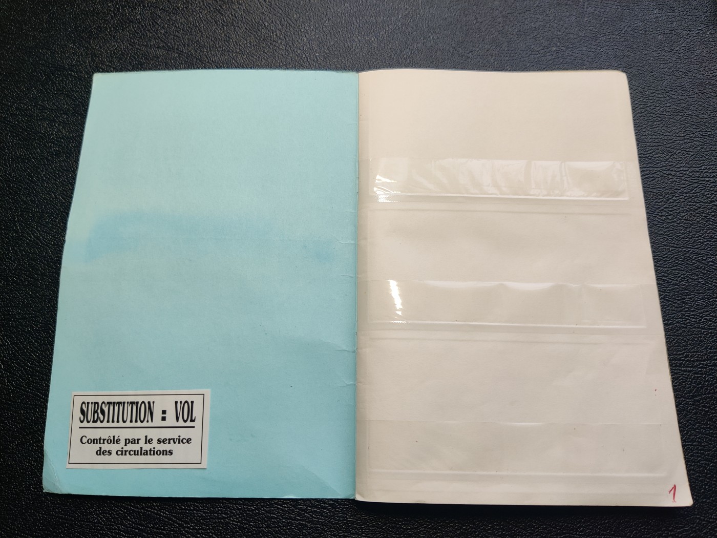 洪涛臻品批发群 精选邮票限时拍卖第四百八十一期  法国百年香槟集邮公司便携插票册，16面，每面3排插条，大小票均可插，插页之间均有半透明隔页。带金属卡封口。