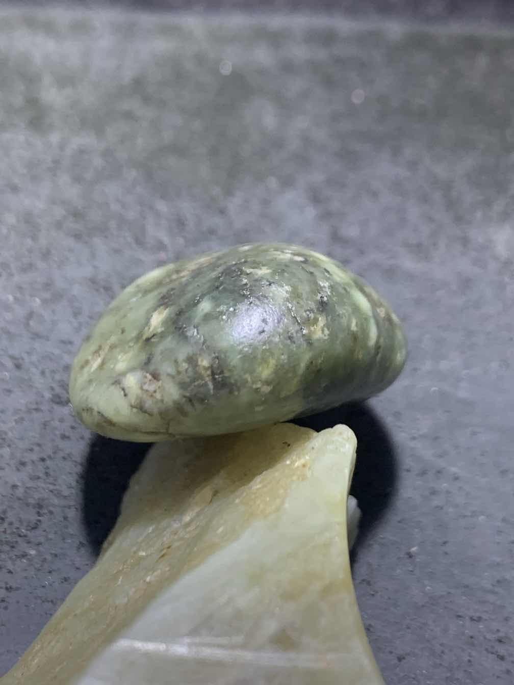 和田玉青白玉独籽一颗，