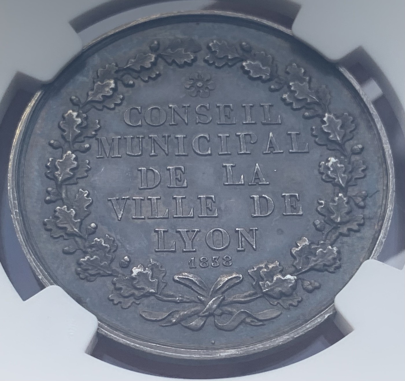 瓶子🏺第121期拍卖会  NGC-MS63法国1838年里昂圆形银代币 黑漆古包浆 少见高分厚包浆