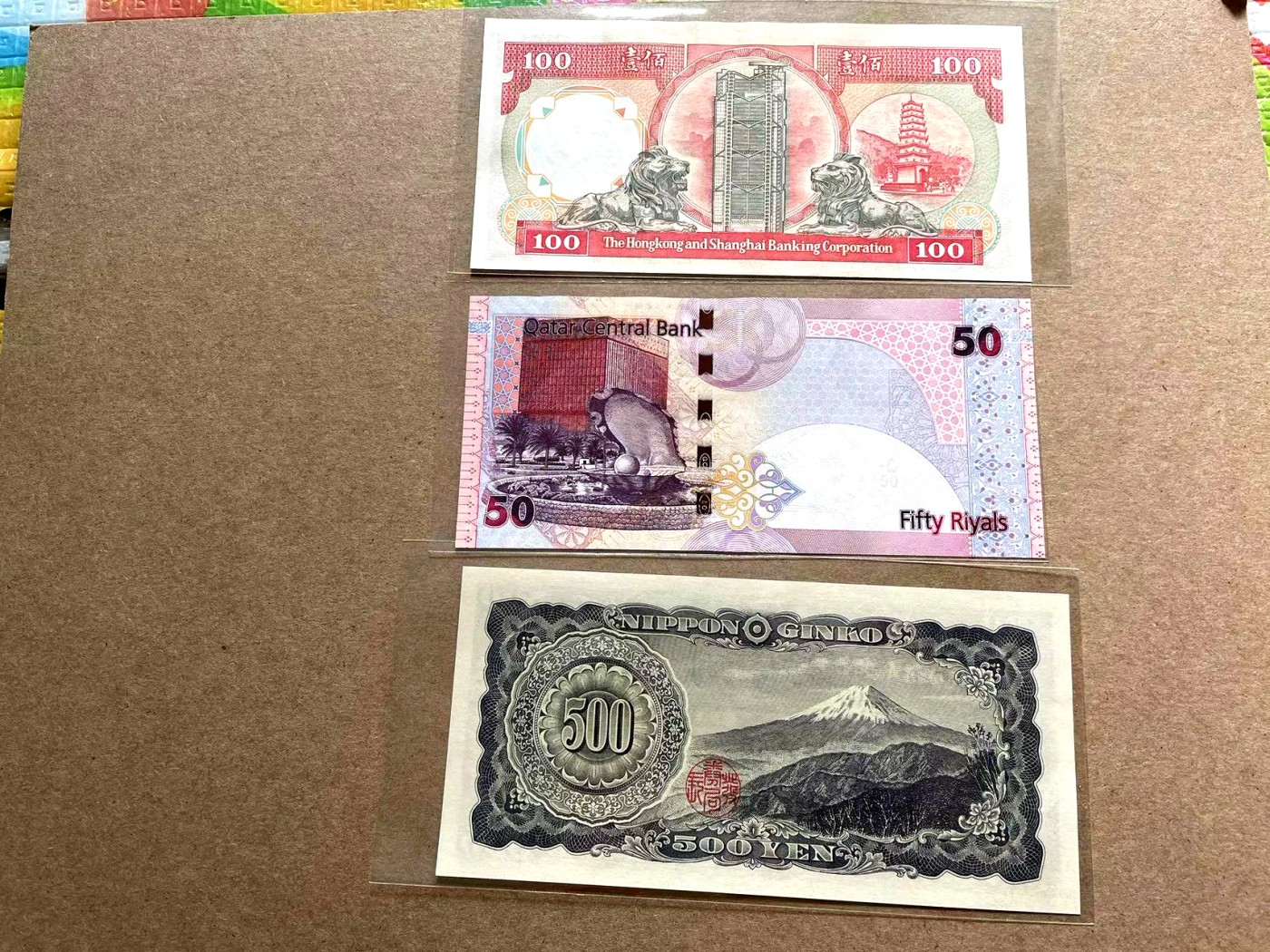 【Blue Auction】✨世界纸币精拍第402期【精】 【一组3张】卡塔尔、日本、香港纸币一组 全新UNC（其中香港UNC-小角折）