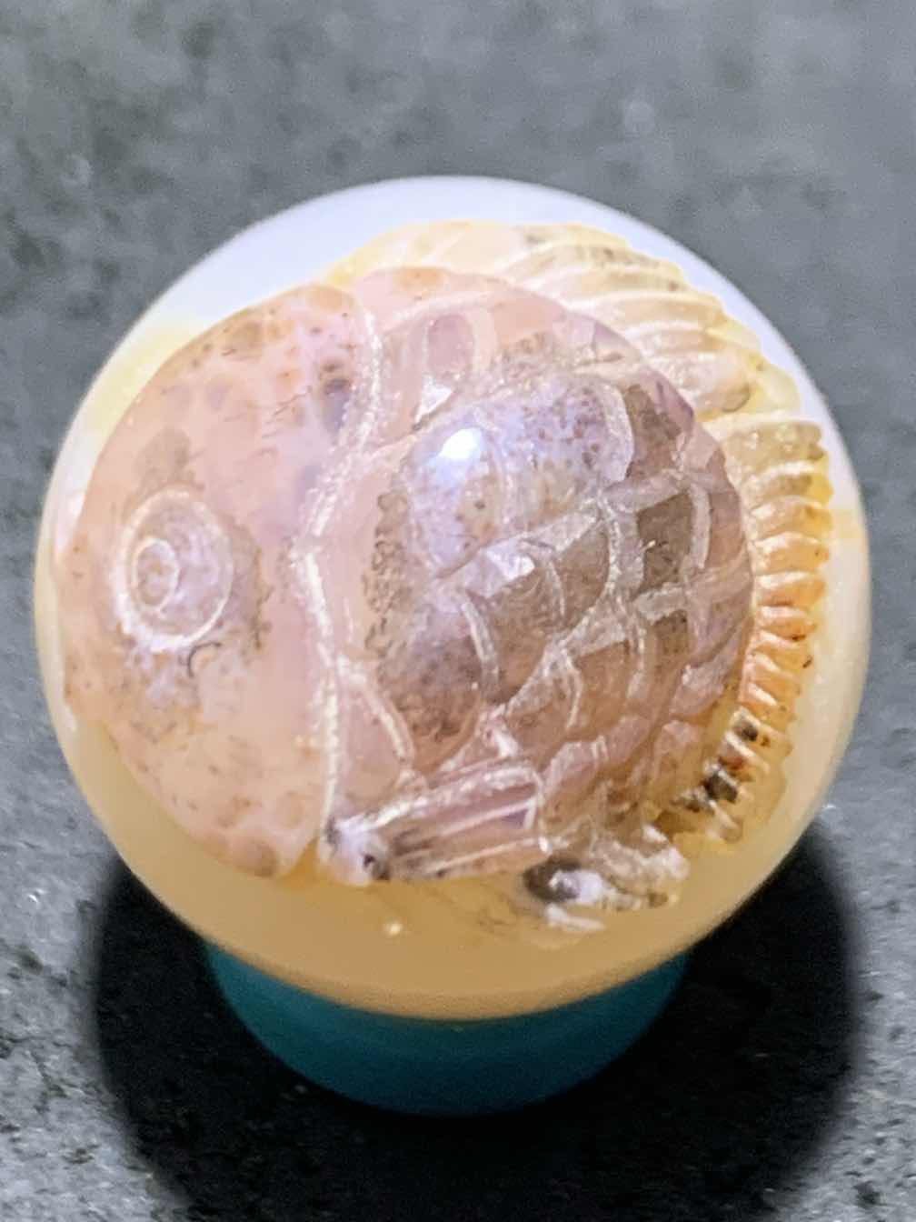 精美高玉化亚光海洋玉髓手工俏色巧雕红鲤鱼，莲花意境圆珠一个！