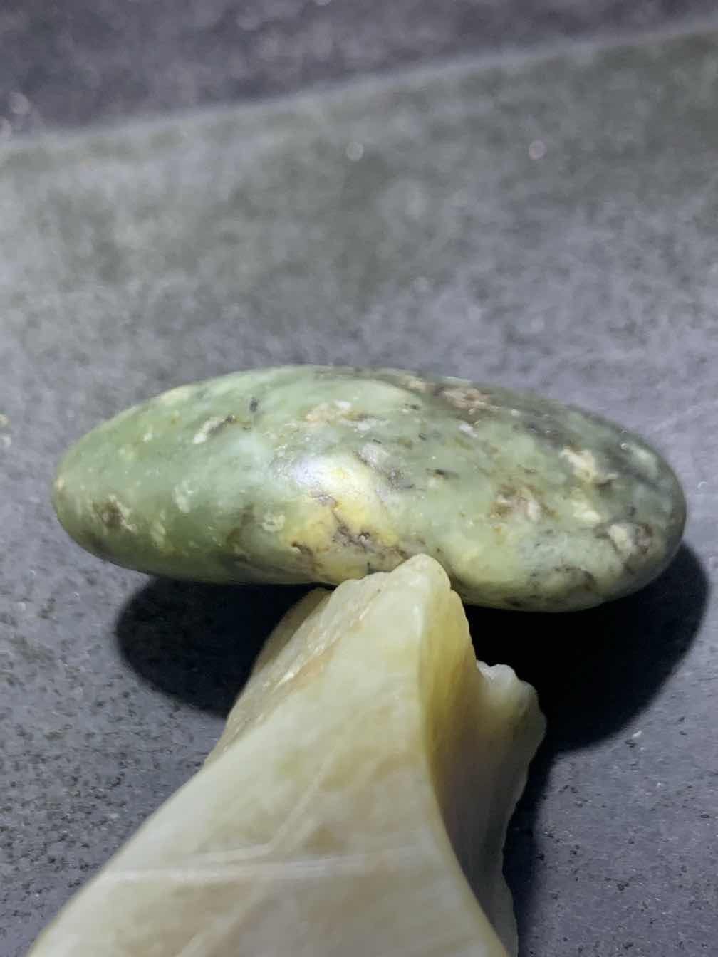 和田玉青白玉独籽一颗，