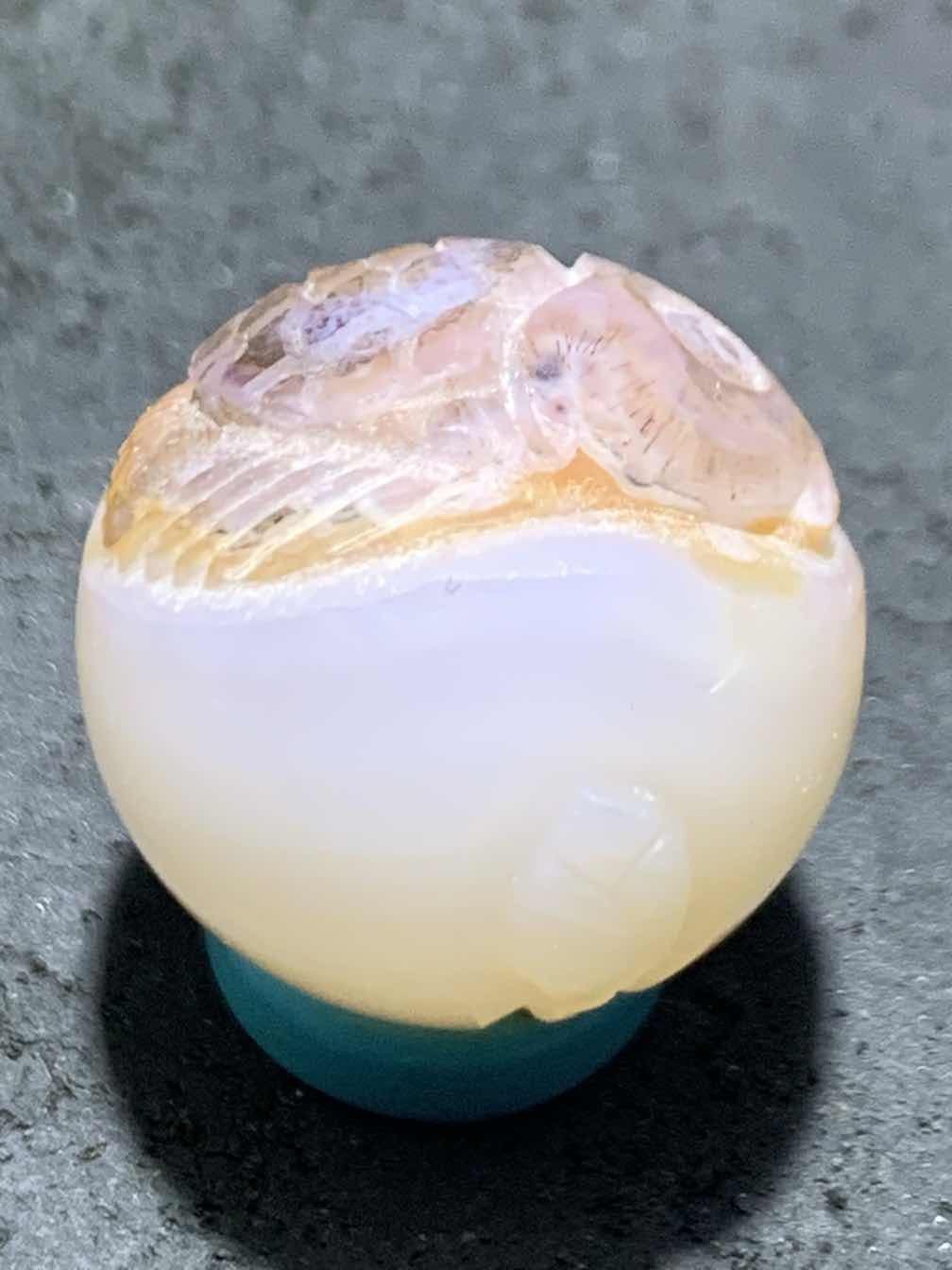 精美高玉化亚光海洋玉髓手工俏色巧雕红鲤鱼，莲花意境圆珠一个！