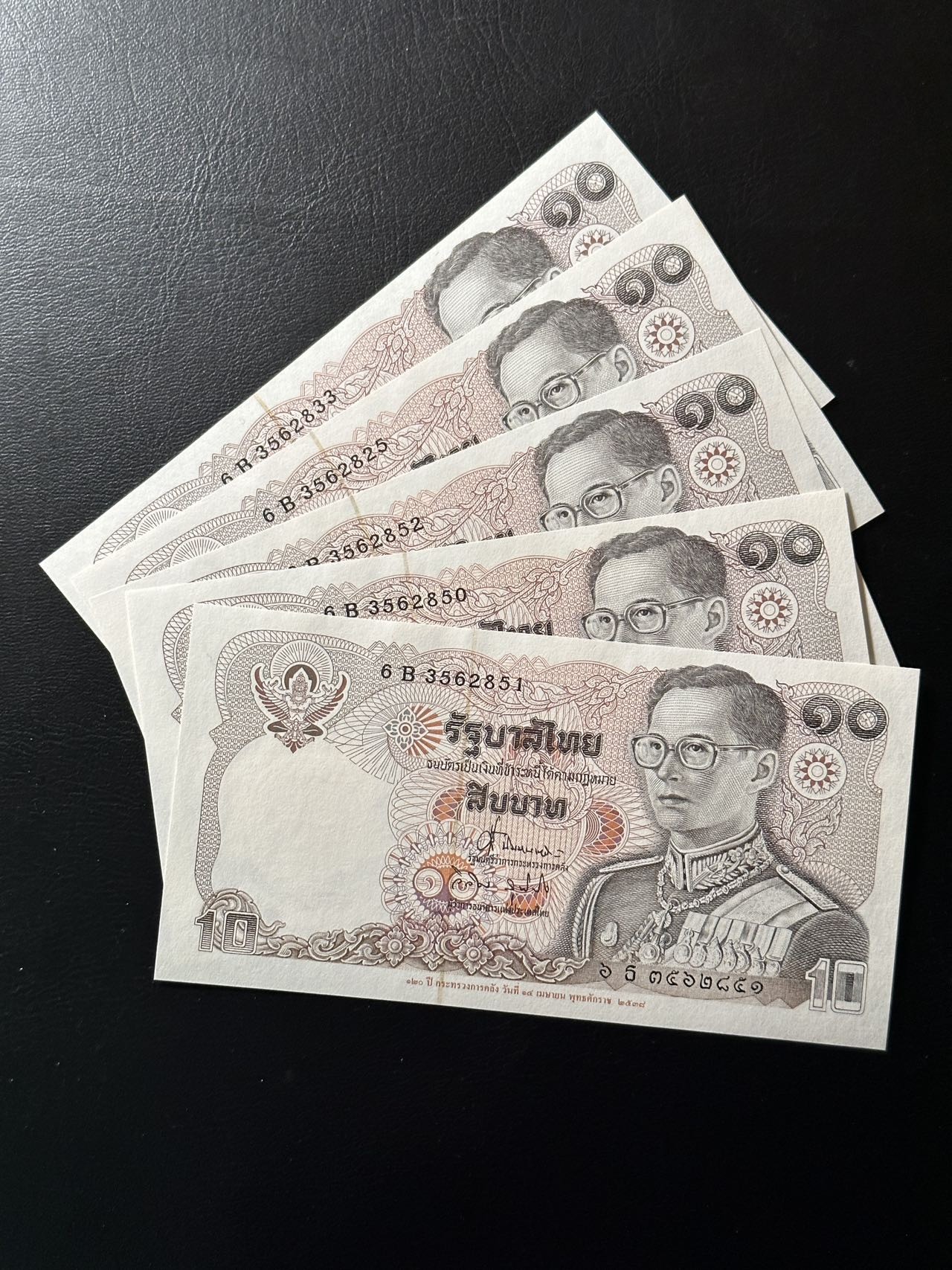 第三十六场！（本期有pmg记录仅两枚的顶级高货） 泰国10泰铢纸币一组5张unc！老版泰王！三张连号，全部无47！