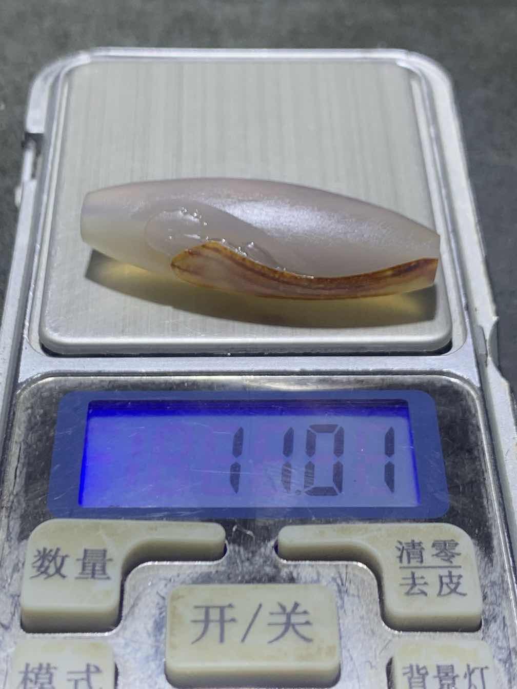 精美亚光高玉化巴西玛瑙手工俏色巧雕无相佛桶珠一个！