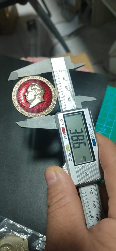 毛主席像章拍场，都是部队章 🔥🔥🔥🔥毛主席像章，38.6毫米，背面有铭文：广州军区