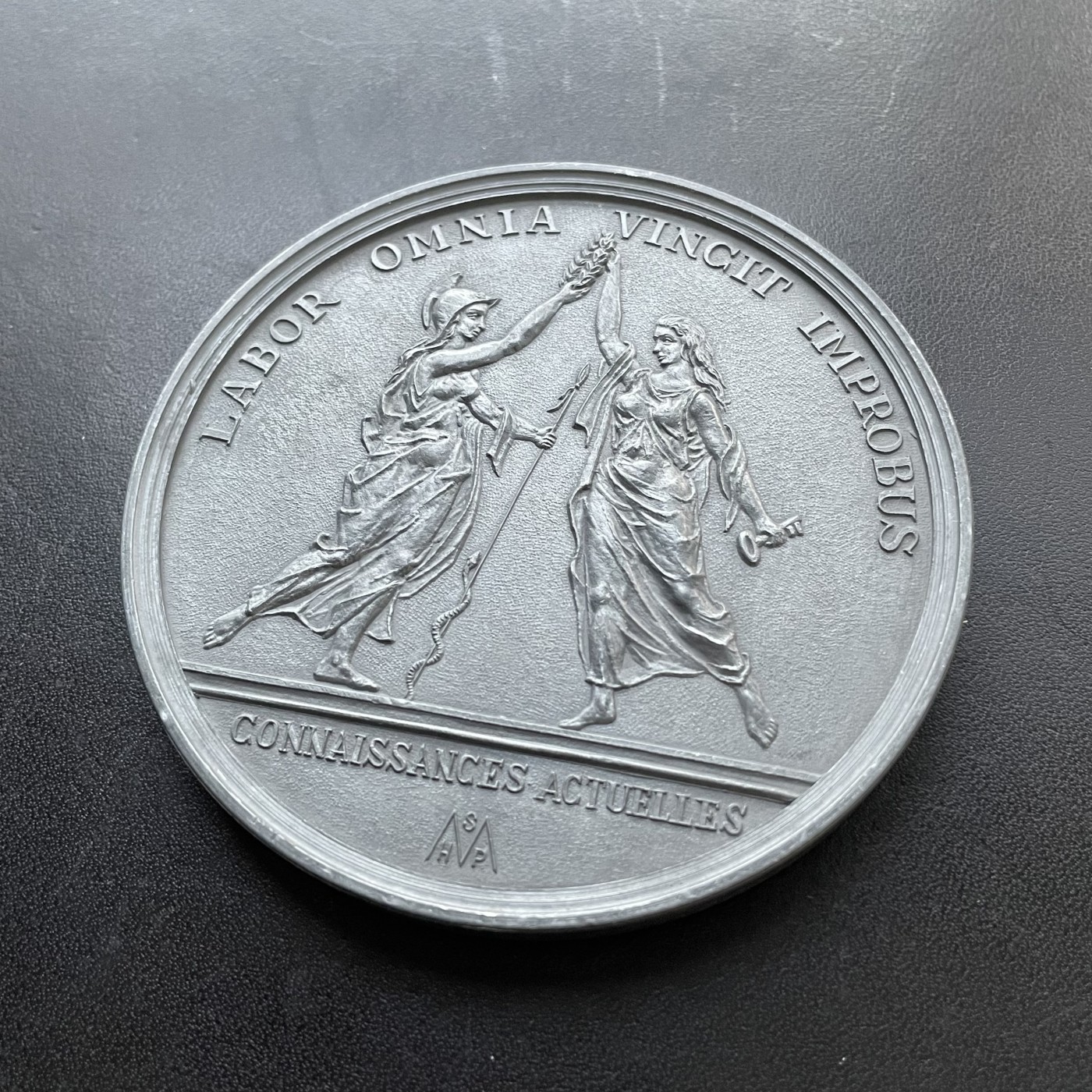 「木头集藏」章牌专场-第34期 Bertoonnier～国务部长Jean-Baptist Colbert纪念章 ，直径：80 mm，170g，材质可能是锌合金。