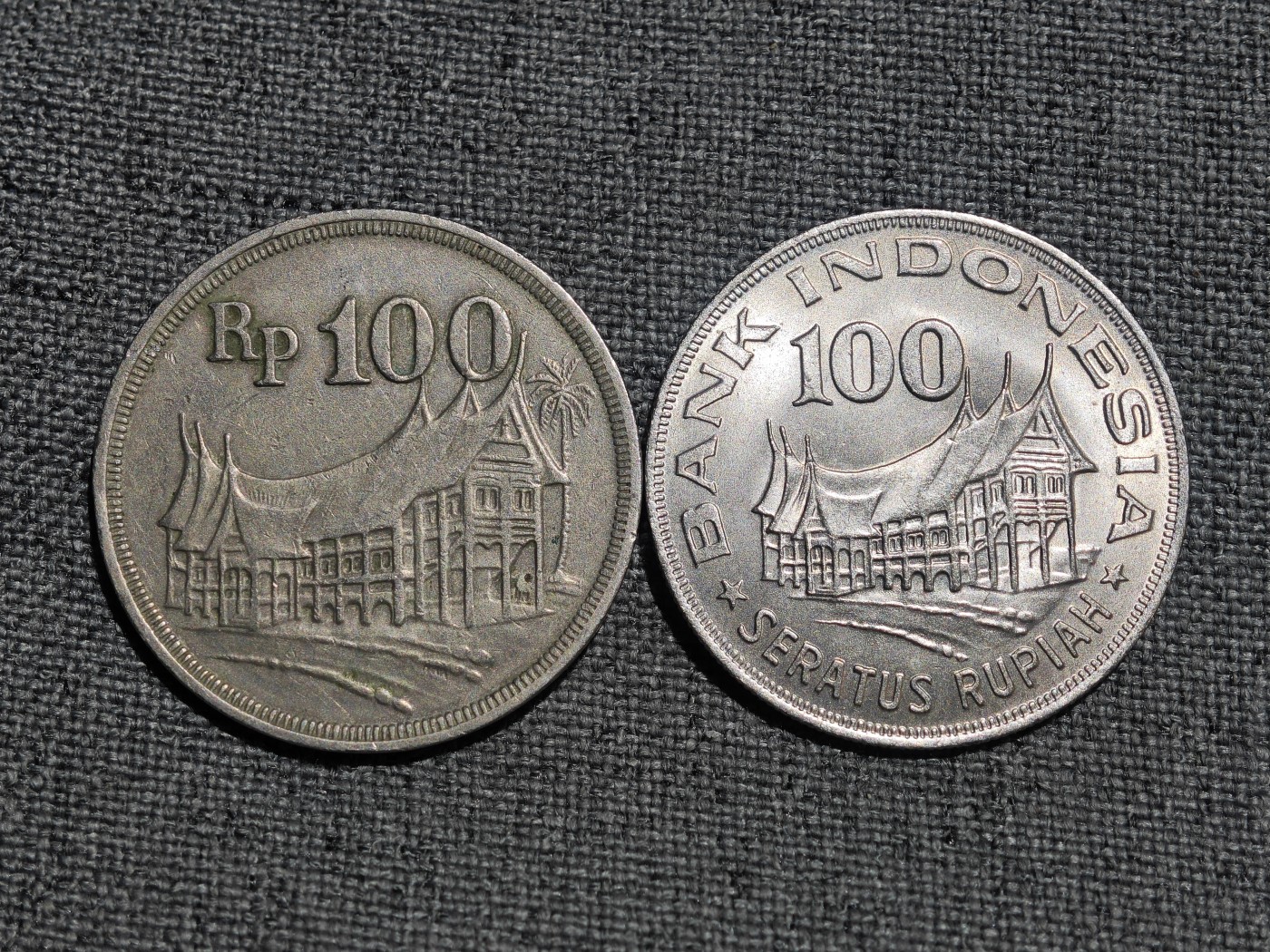 外国硬币收藏店第4期 印度尼西亚70年代美品100卢比两个版本2枚