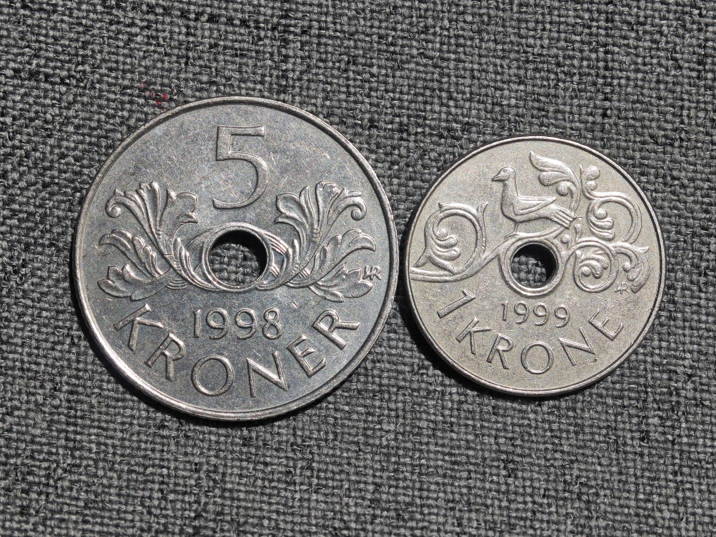 外国硬币收藏店第4期 挪威中孔5、1克朗2枚