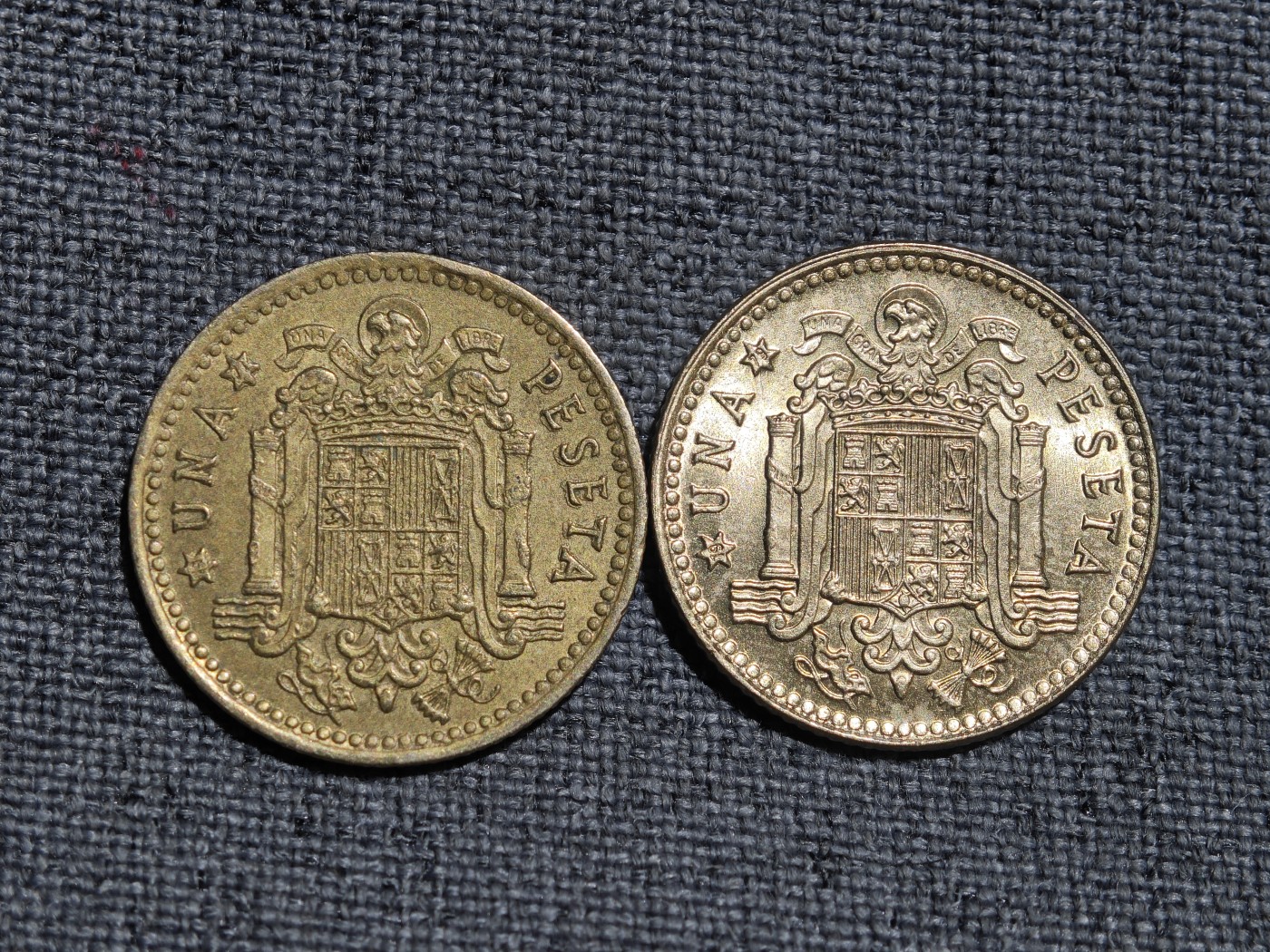 外国硬币收藏店第4期 西班牙老版弗朗哥、新版胡安卡洛斯1比塞塔铜币2枚