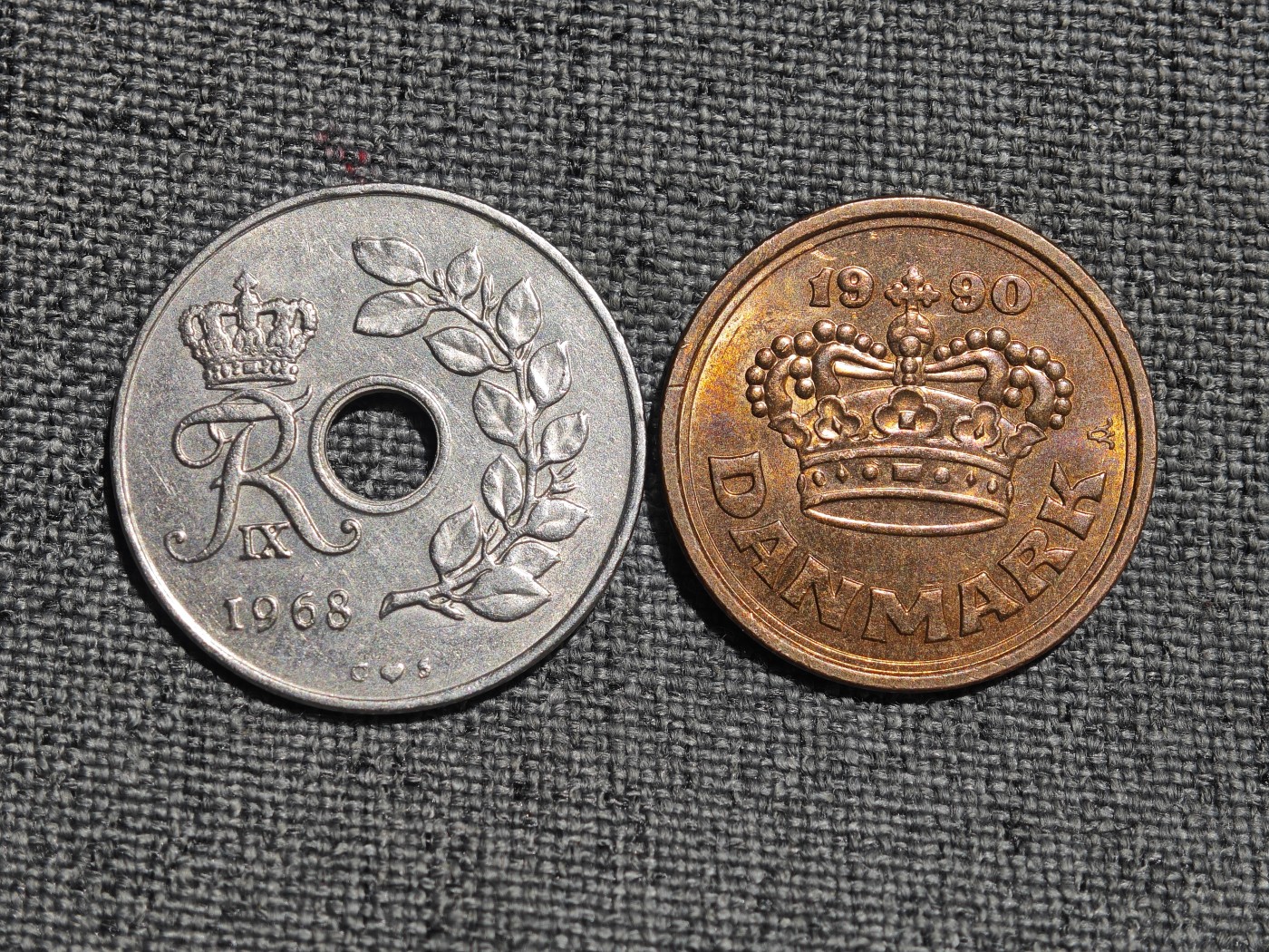 外国硬币收藏店第4期 丹麦新版50欧尔、老版中孔25欧尔2枚