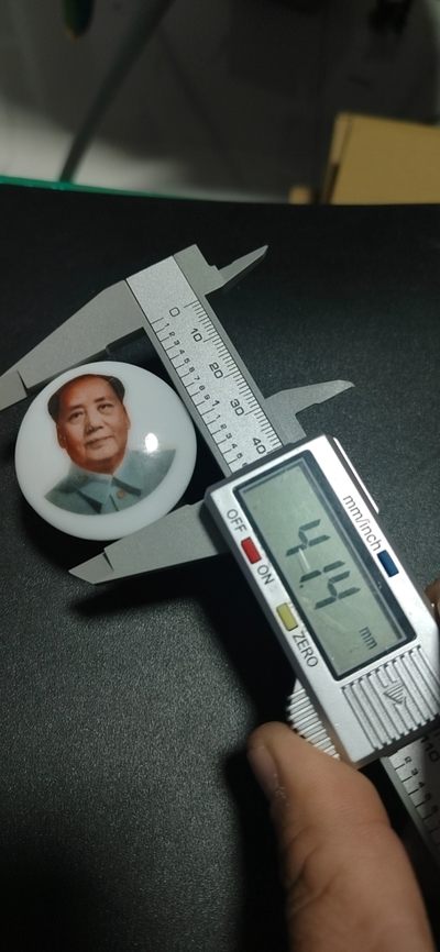 毛主席像章拍场 🔥🔥景德镇陶瓷章🔥🔥毛主席像章，41.4毫米
