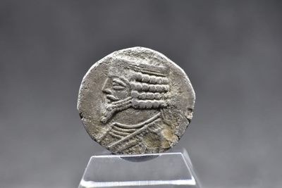 【良泉藏泉】古希腊 古罗马 古波斯，西方古代打制币专场 - 【古波斯】公元前38~前2年，安息王朝（帕提亚帝国），弗拉特斯四世，授桂冠版，四德拉克马银币