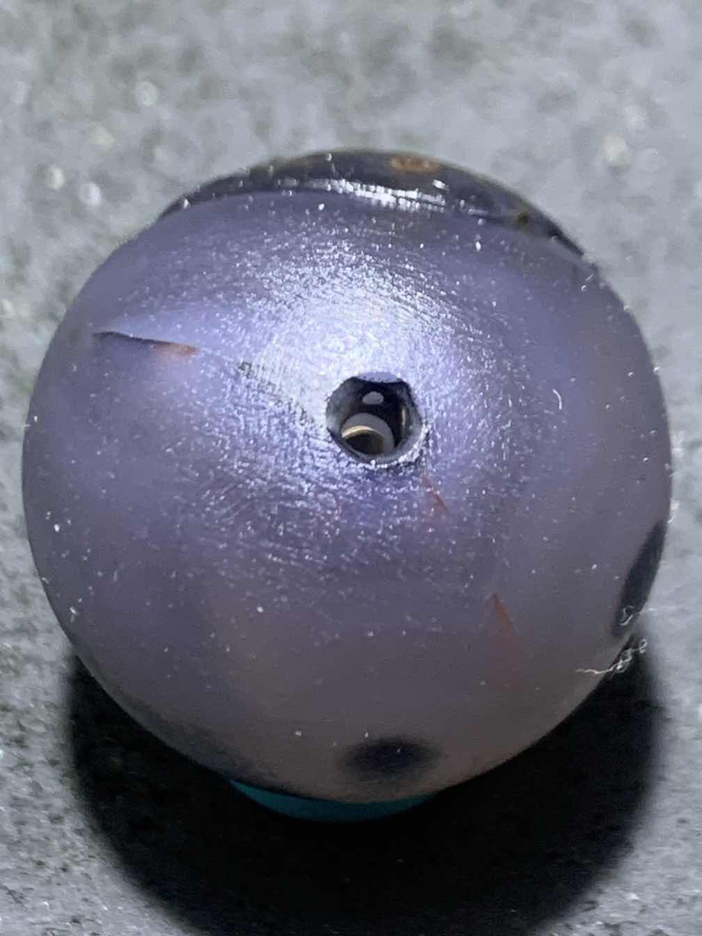 精美亚光高玉化巴西玛瑙手工俏色巧雕胖鲤鱼大圆珠一个