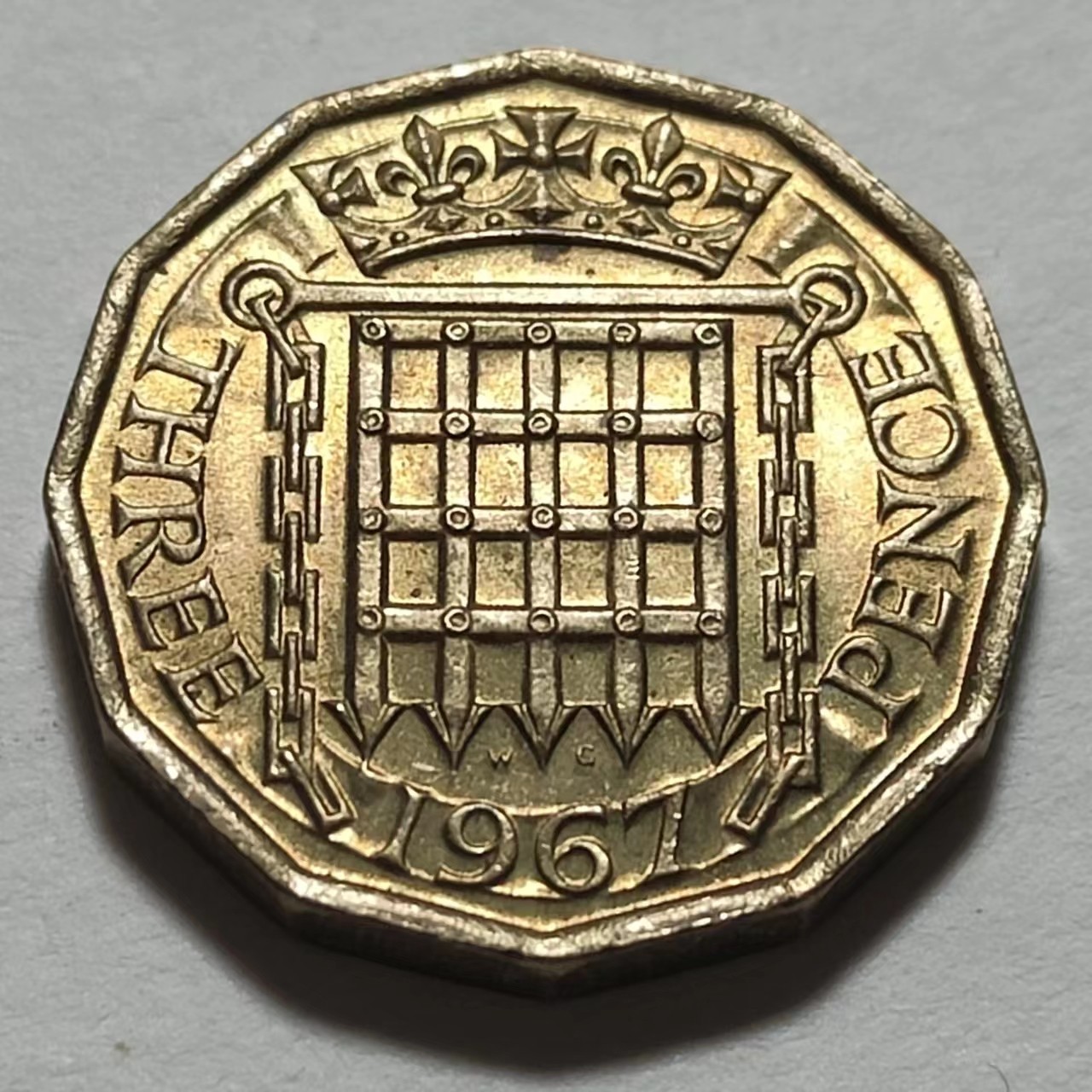 🎡物与斋第2场-德紧及欧洲回流钱币（0元起自动拍） 英国1967年三便士，未流通品相，转光强烈