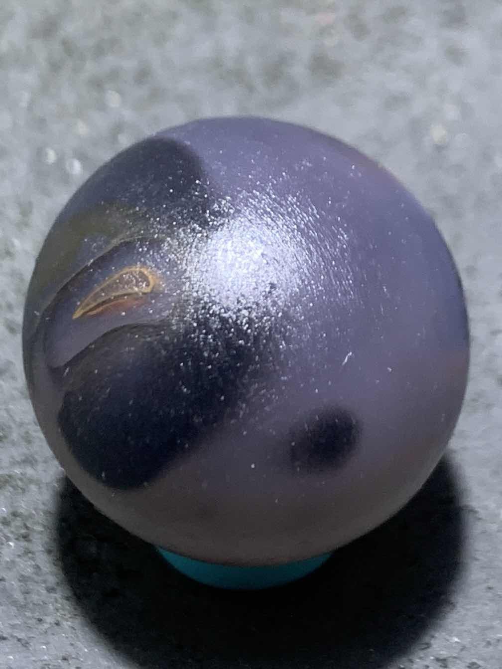 精美亚光高玉化巴西玛瑙手工俏色巧雕胖鲤鱼大圆珠一个