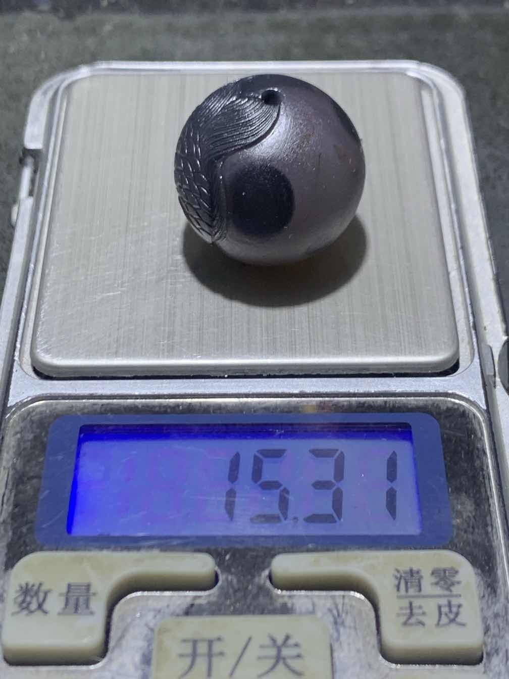 精美亚光高玉化巴西玛瑙手工俏色巧雕胖鲤鱼大圆珠一个