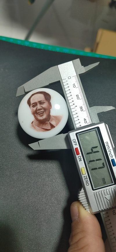 毛主席像章拍场 🔥🔥景德镇陶瓷章🔥🔥毛主席像章，41.7毫米