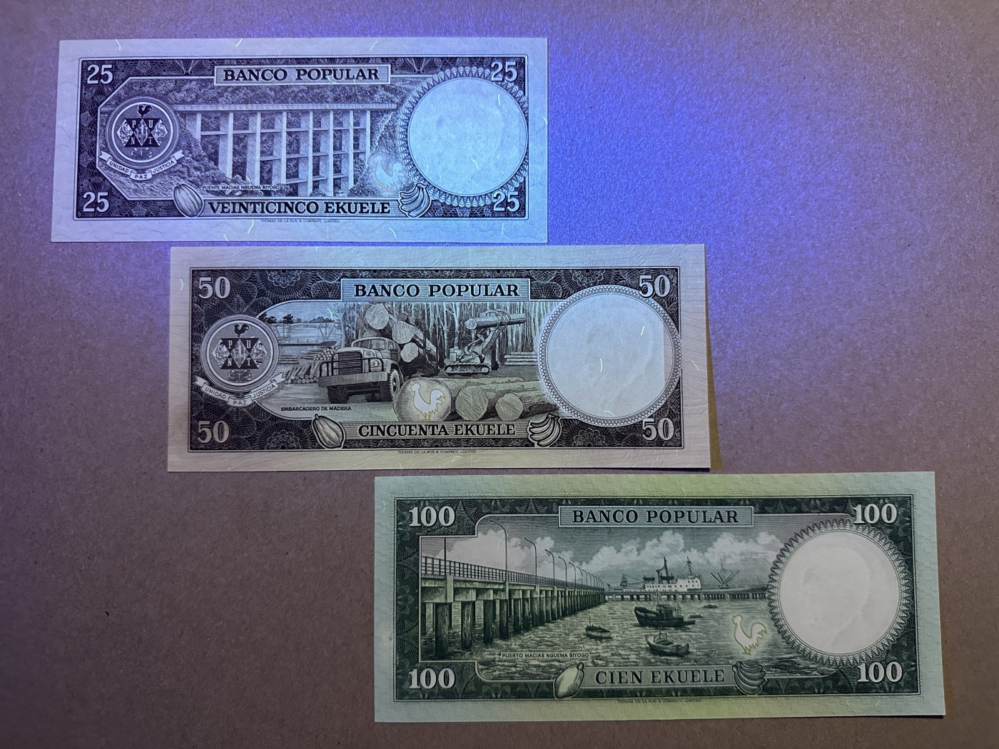 《张总收藏》129期-精品小场 赤道几内亚25、50、100元3张 UNC 1975年版