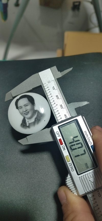 毛主席像章拍场 🔥🔥景德镇陶瓷章🔥🔥毛主席像章，40.7毫米