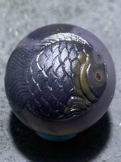 精美亚光高玉化巴西玛瑙手工俏色巧雕胖鲤鱼大圆珠一个 - 精美亚光高玉化巴西玛瑙手工俏色巧雕胖鲤鱼大圆珠一个