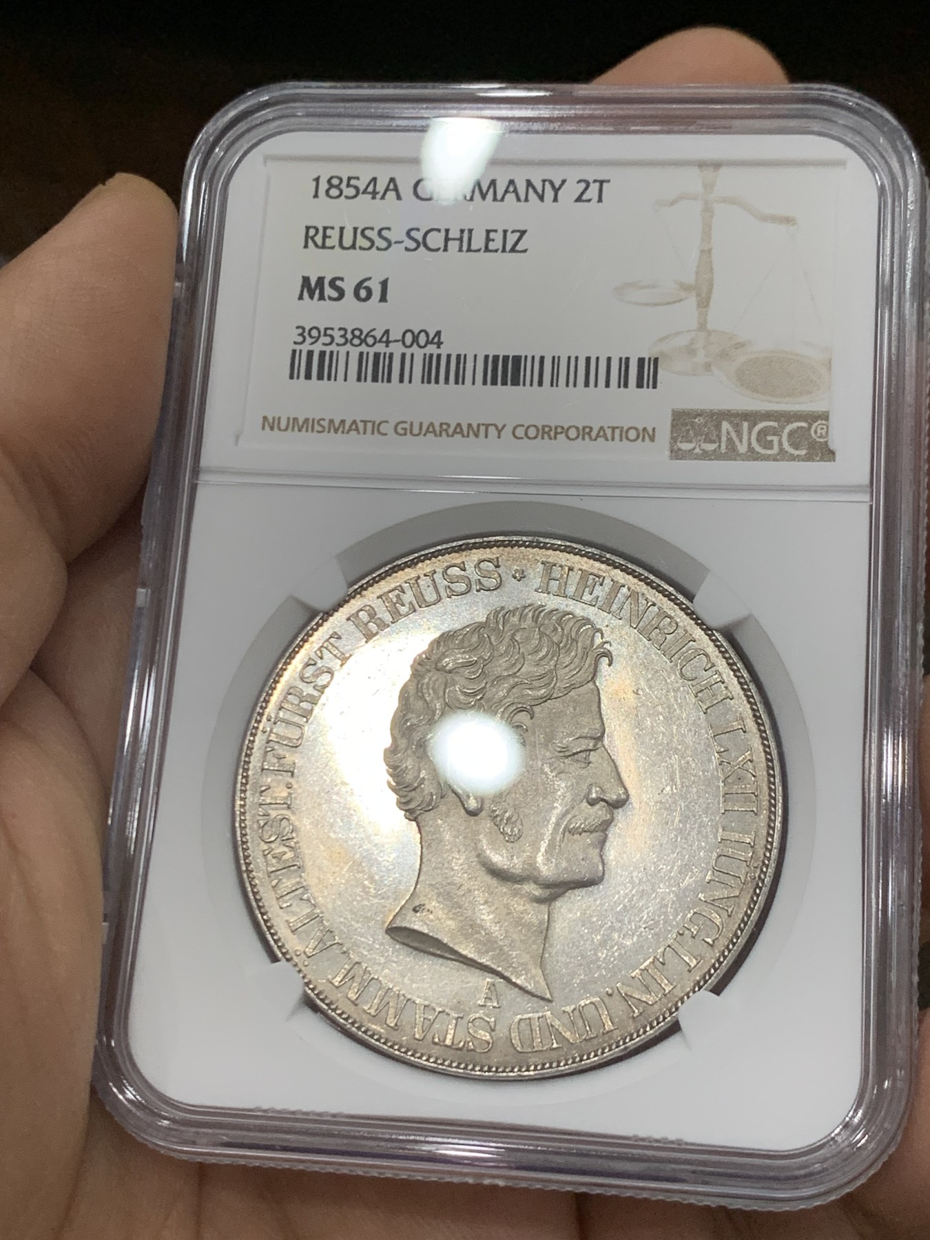 《竞宝斋》第222场-周日，周一 2场 (全场包邮) 唯一冠军分 NGC MS61 德国 1854 罗伊斯-施莱茨 2泰勒37克的大银币 2700枚的发行量对流通币来说遇上便是难得