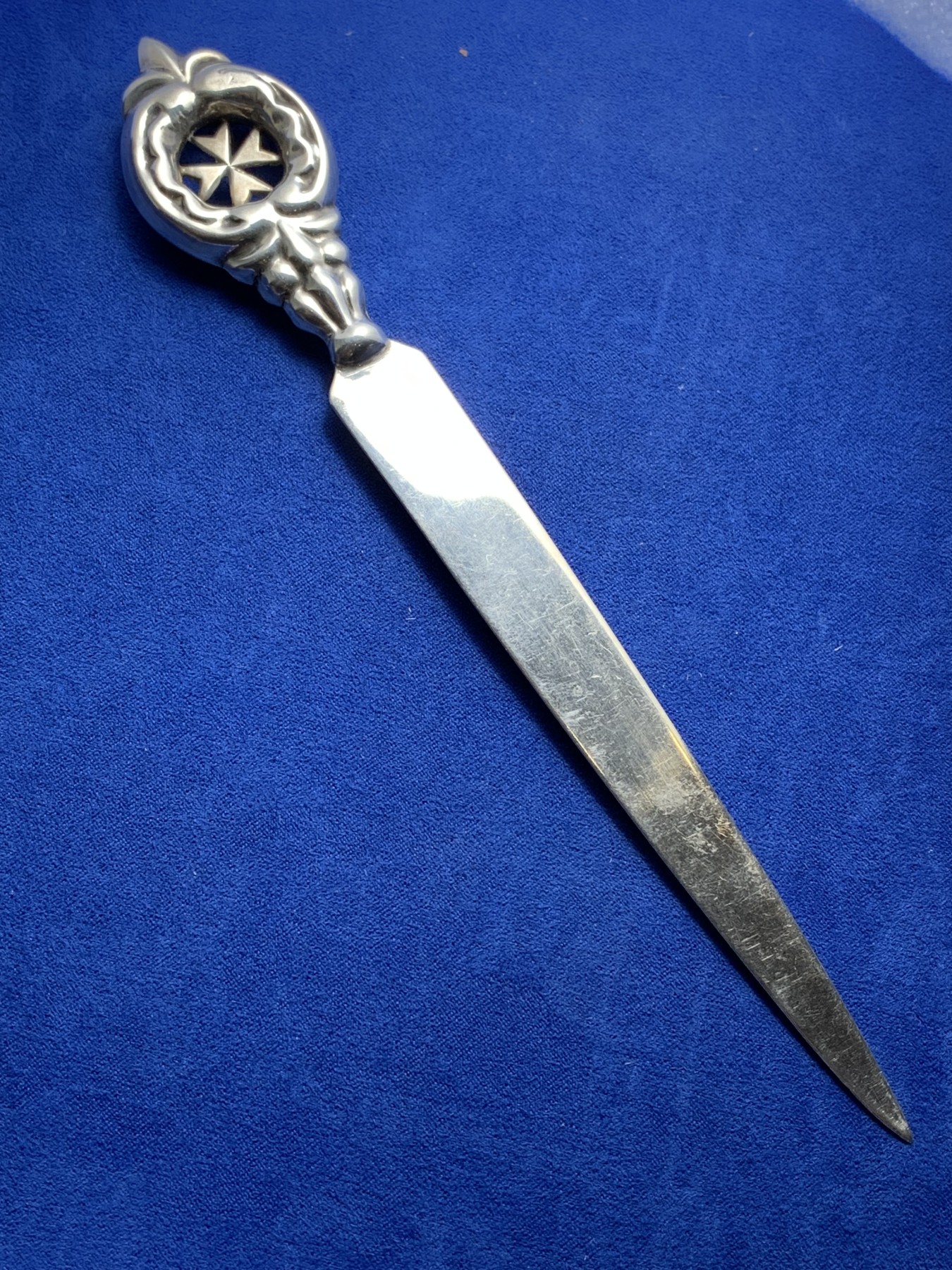 《竞宝斋》第222场-周日，周一 2场 (全场包邮) 欧洲回流 拆信刀 带917银标 基本无磨损 手柄马耳他十字 刀身光亮 重29.6g 20cm 细节见图