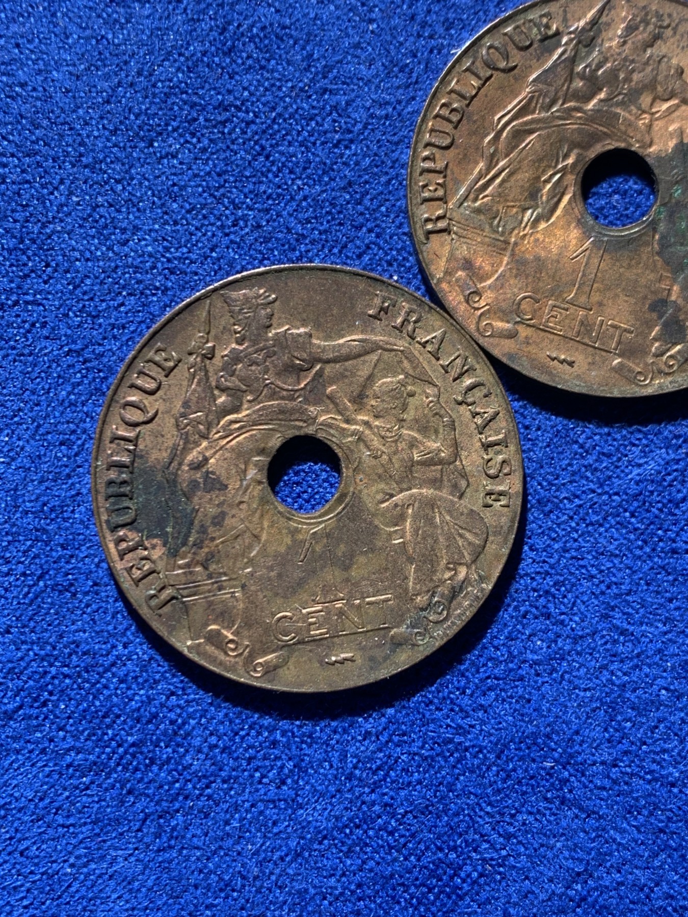 《竞宝斋》第222场-周日，周一 2场 (全场包邮) 3枚一组 法属印支1923年百分之一铜币