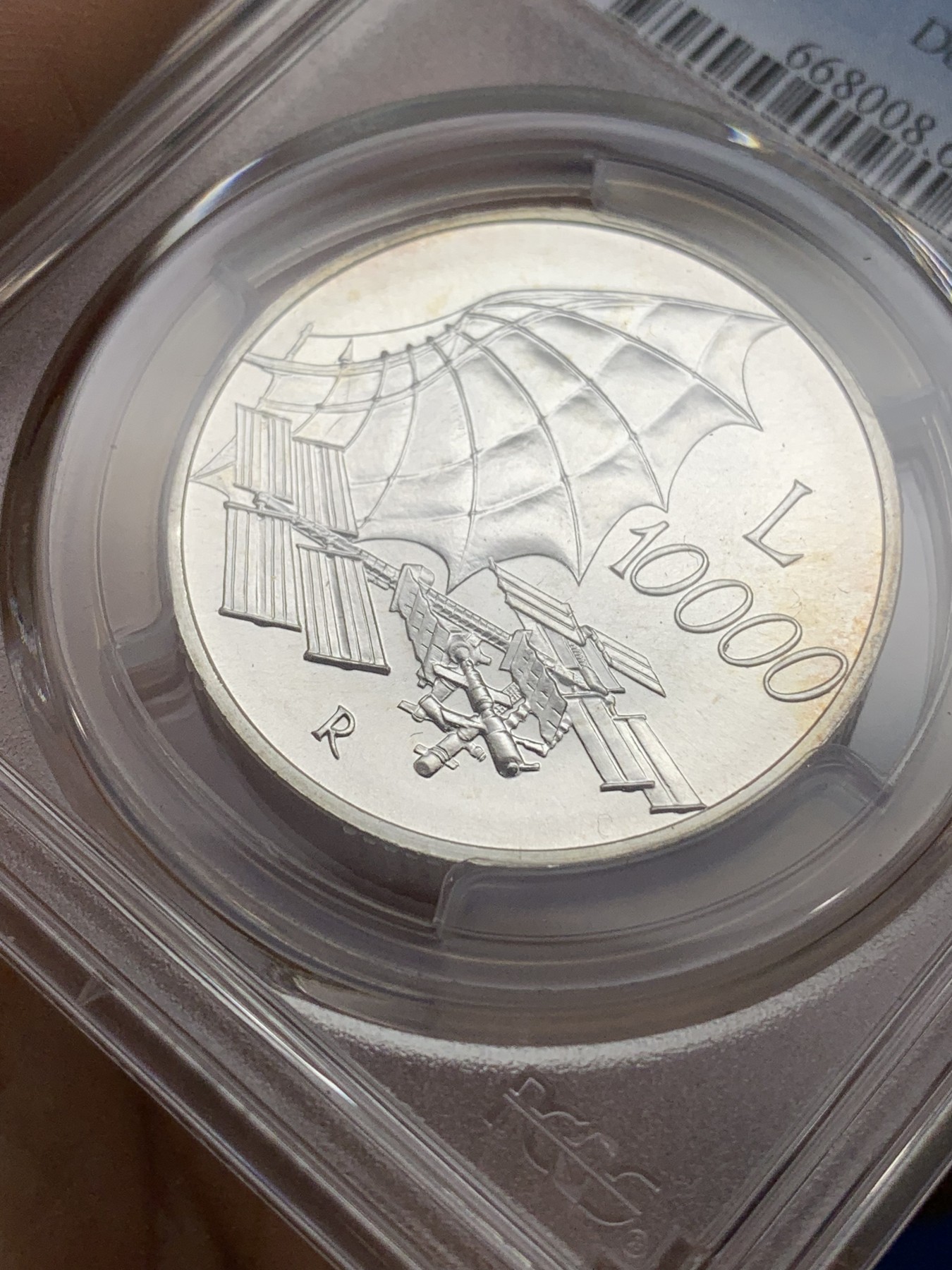 《竞宝斋》第222场-周日，周一 2场 (全场包邮) PCGS-MS67 意大利2000年达芬奇飞行器和空间站10000里拉银币