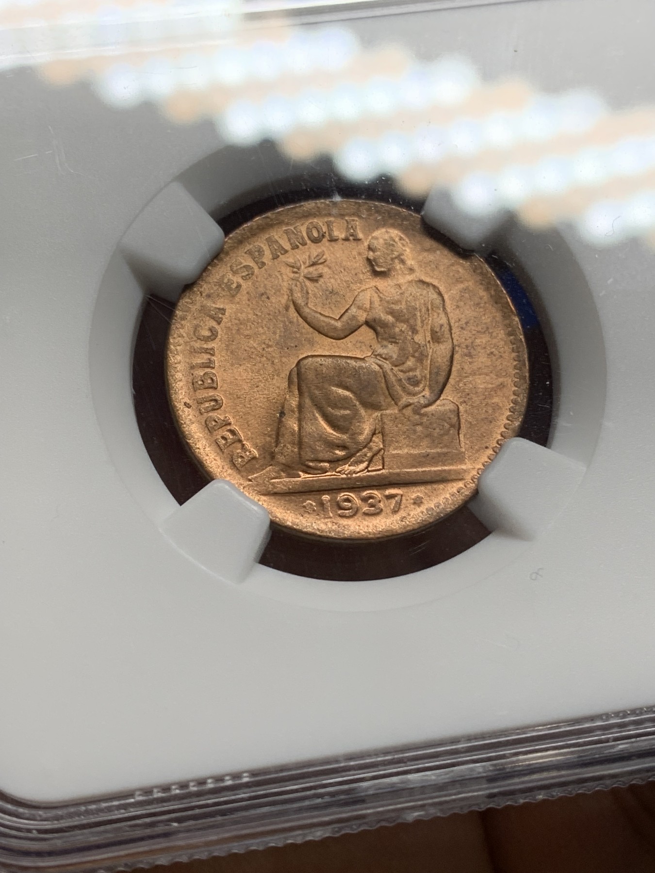 《竞宝斋》第222场-周日，周一 2场 (全场包邮) NGC-MS66RD 冠军分 西班牙1937年内战50分铜币，坐人女神。低估品种，仅发行2个年份，63分参考价50美元。RD红铜光靓丽，66冠军品质