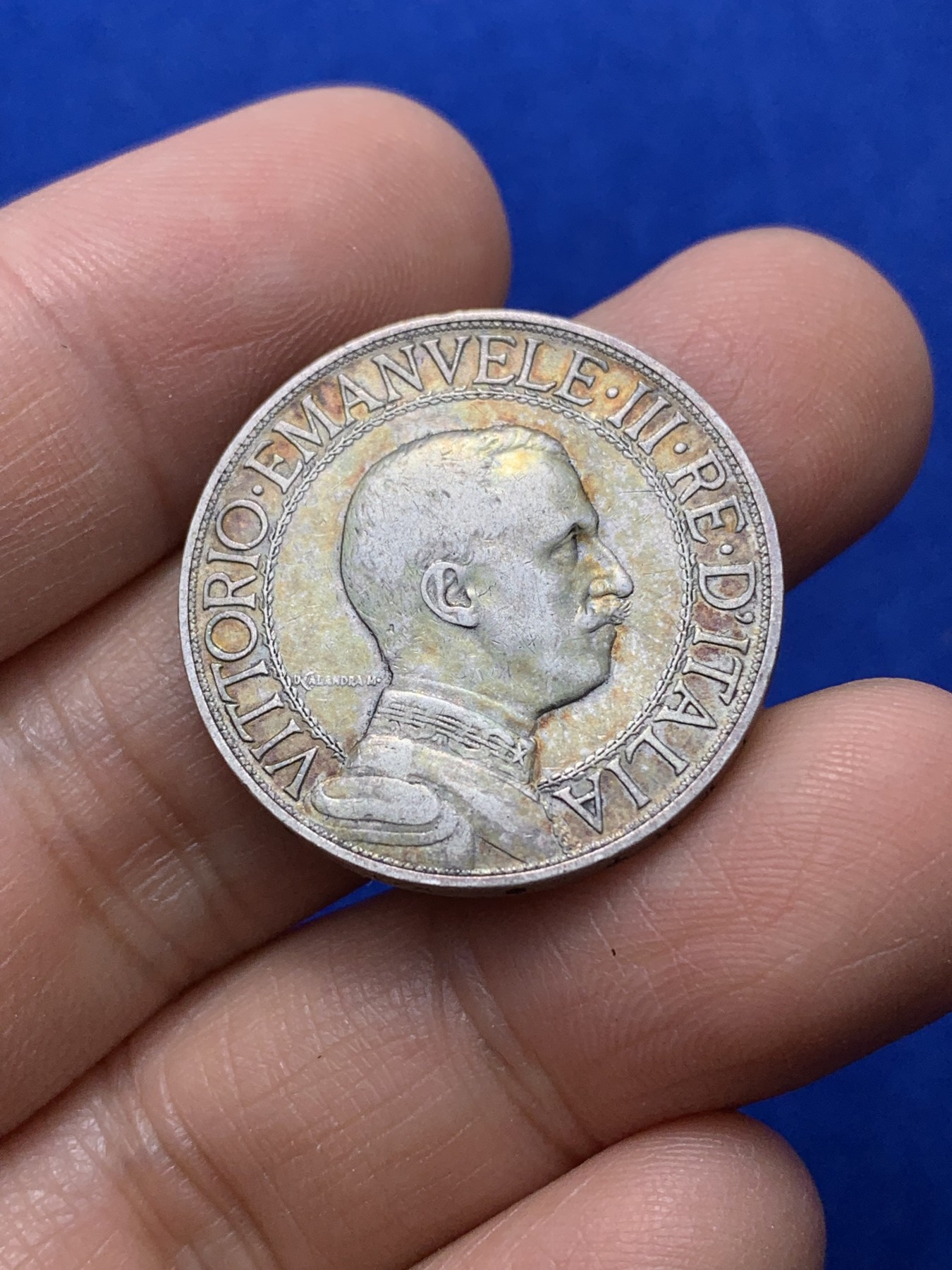 《竞宝斋》第222场-周日，周一 2场 (全场包邮) 1908年意大利圈版2里拉马车银币，带包浆