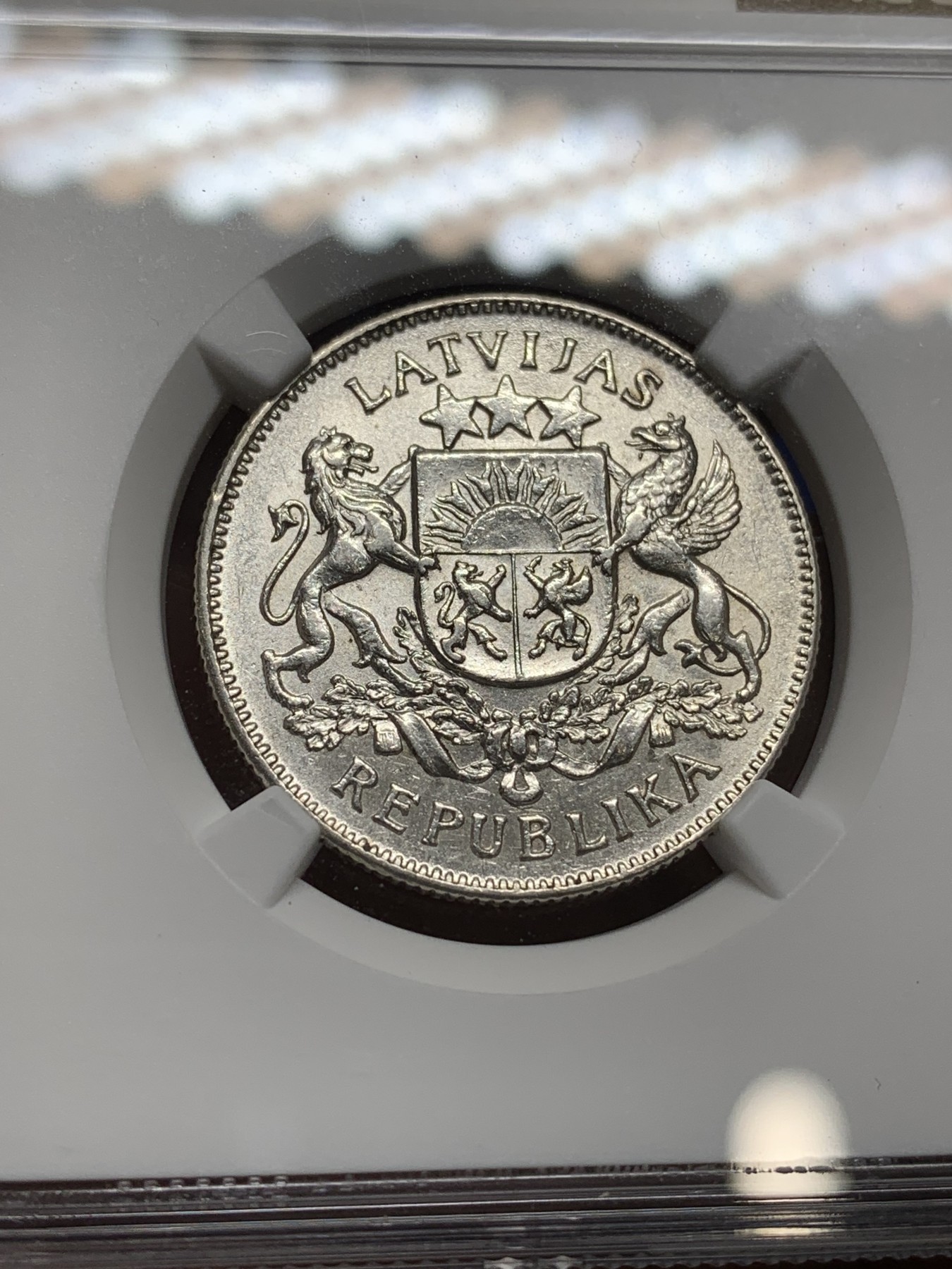 《竞宝斋》第222场-周日，周一 2场 (全场包邮) 两枚一组 NGC拉脱维亚银币一对 UNCD 1924年1拉特+MS61 1926年2拉特