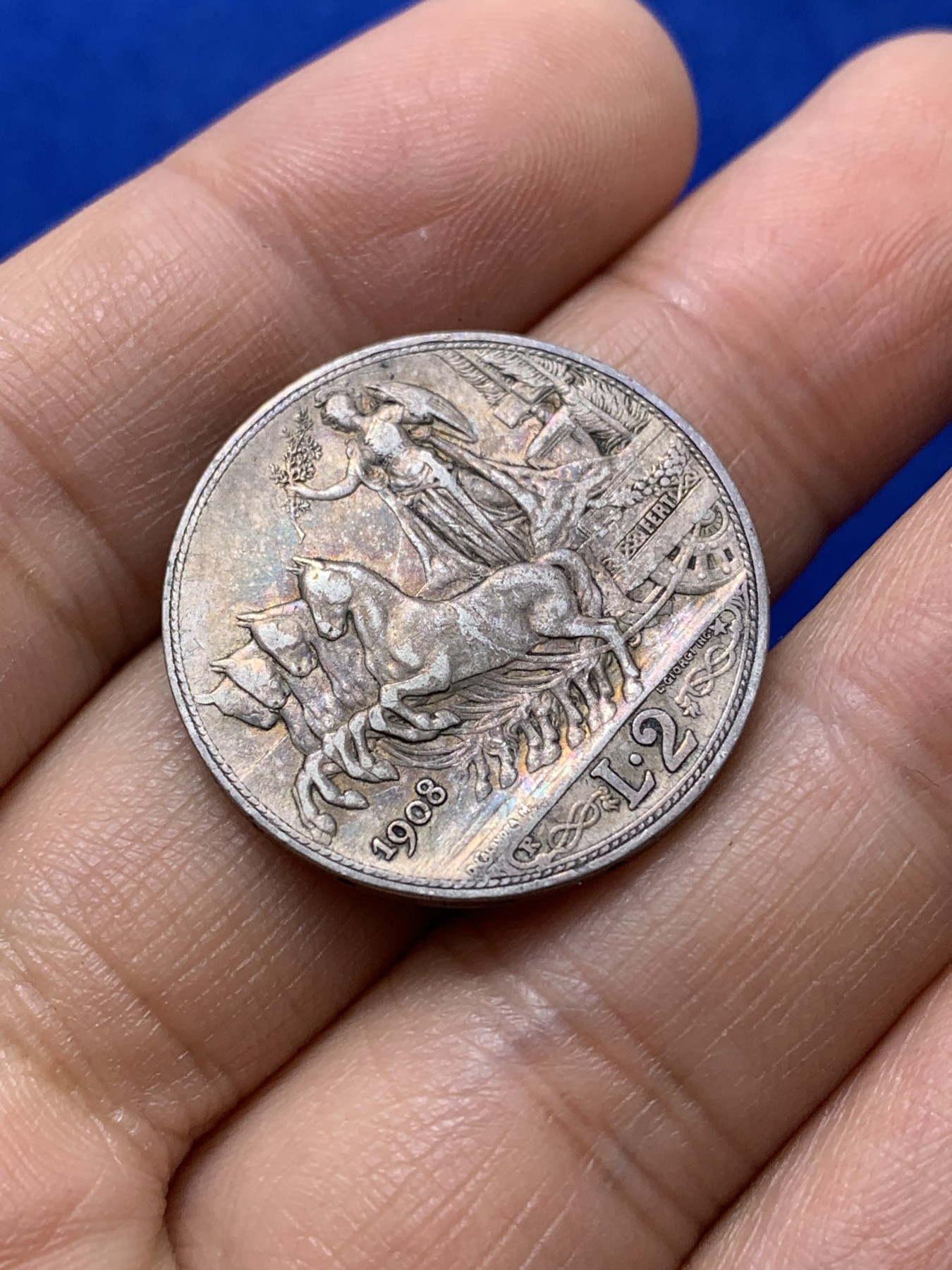 《竞宝斋》第222场-周日，周一 2场 (全场包邮) 1908年意大利圈版2里拉马车银币，带包浆