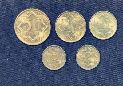 北京马甸外国币专卖微拍第112期，外国非贵金属纪念币，流通币专场，陆续上新，欢迎关注 - 1993年哈萨克斯坦首版，黄铜和红铜两个版，其中红铜版完整一套非常稀少