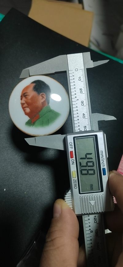 毛主席像章拍场 🔥🔥景德镇带金边陶瓷章🔥🔥毛主席像章，49.8毫米