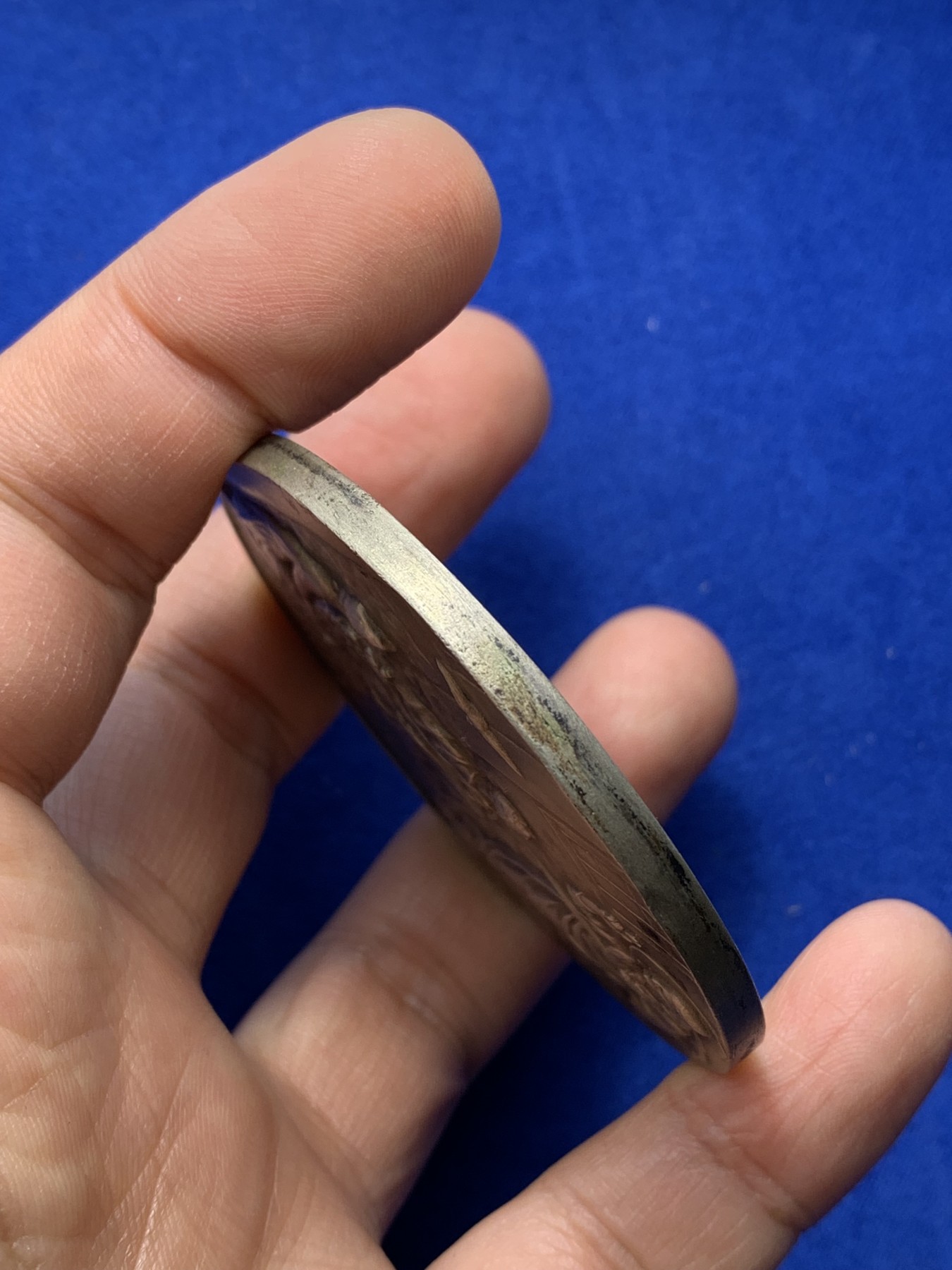 《竞宝斋》第222场-周日，周一 2场 (全场包邮) 比利时1916基督的圣心镀银大铜章，重量85g，直径59.6mm，浮雕故事线清晰