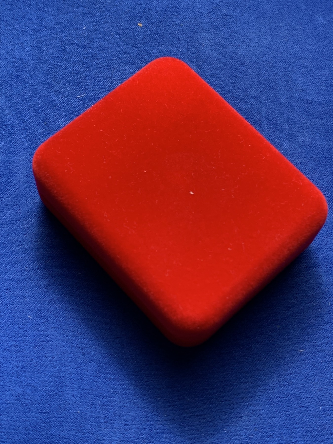 《竞宝斋》第222场-周日，周一 2场 (全场包邮) 澳大利亚 1995年 笑翠鸟 熊猫镶嵌银币 含纯银1盎司999银，金猫重0.5克黄金，发行1.5万枚，为北京国际钱币邮票展而发行 原盒