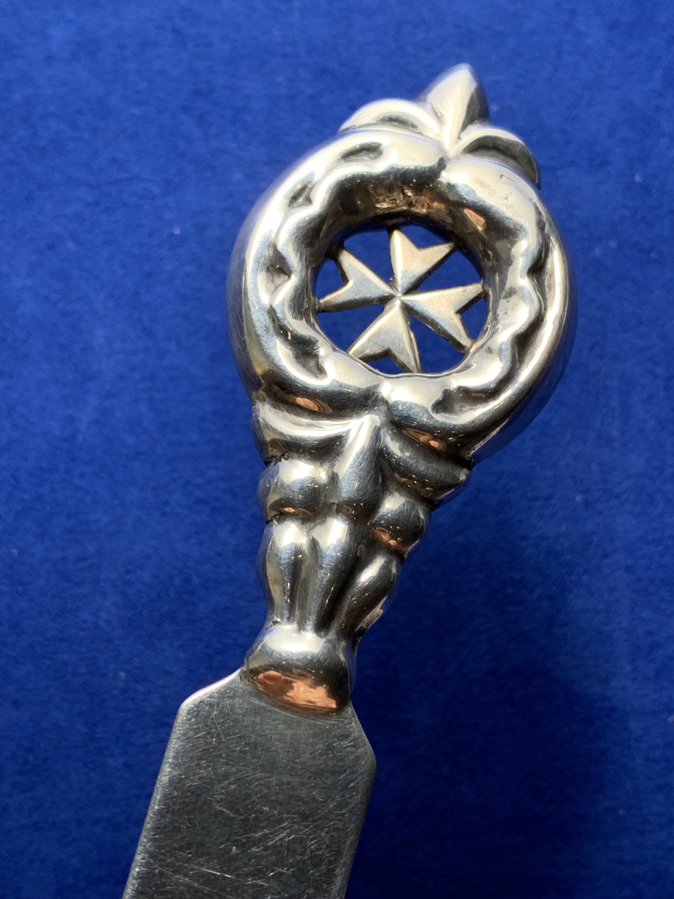 《竞宝斋》第222场-周日，周一 2场 (全场包邮) 欧洲回流 拆信刀 带917银标 基本无磨损 手柄马耳他十字 刀身光亮 重29.6g 20cm 细节见图