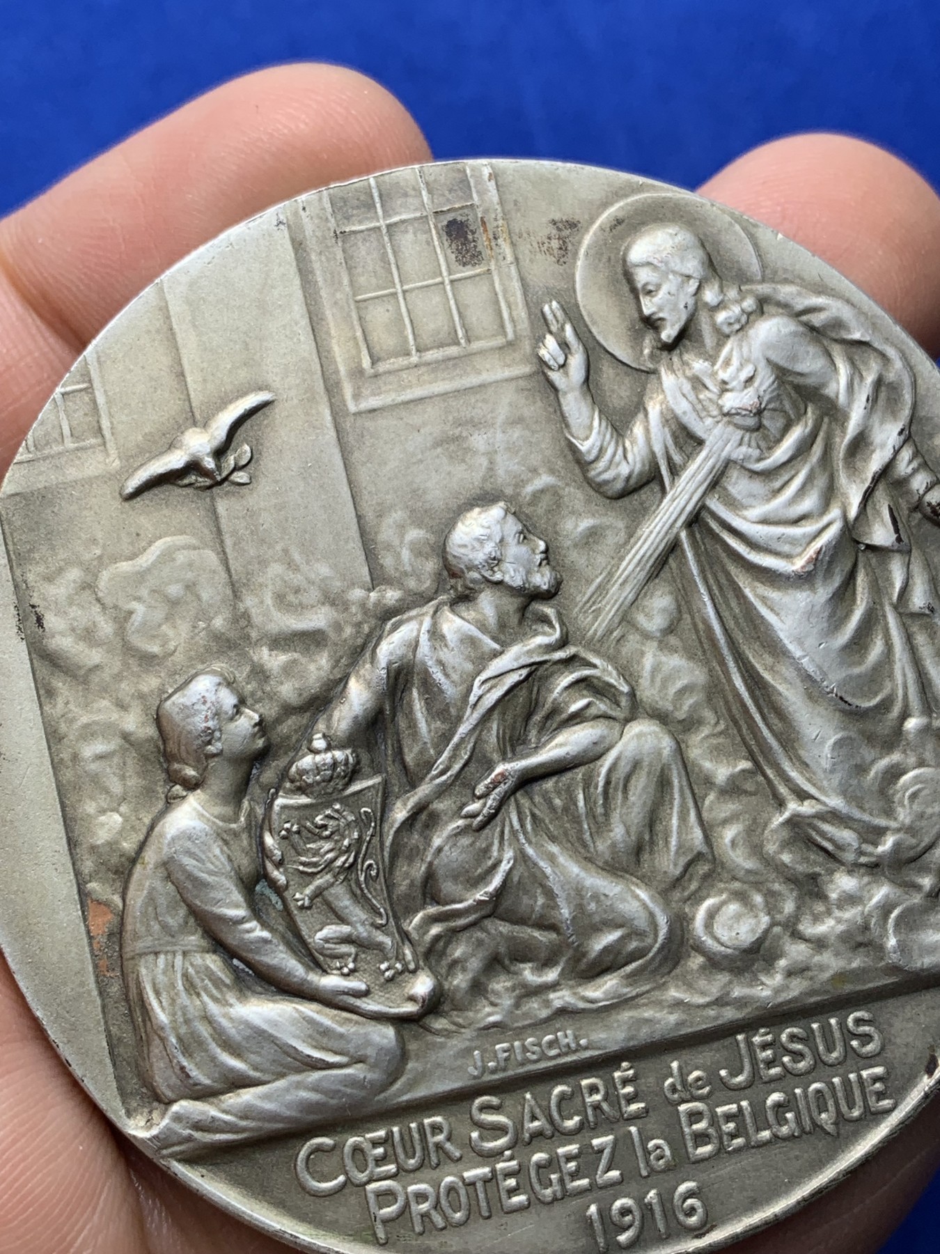 《竞宝斋》第222场-周日，周一 2场 (全场包邮) 比利时1916基督的圣心镀银大铜章，重量85g，直径59.6mm，浮雕故事线清晰