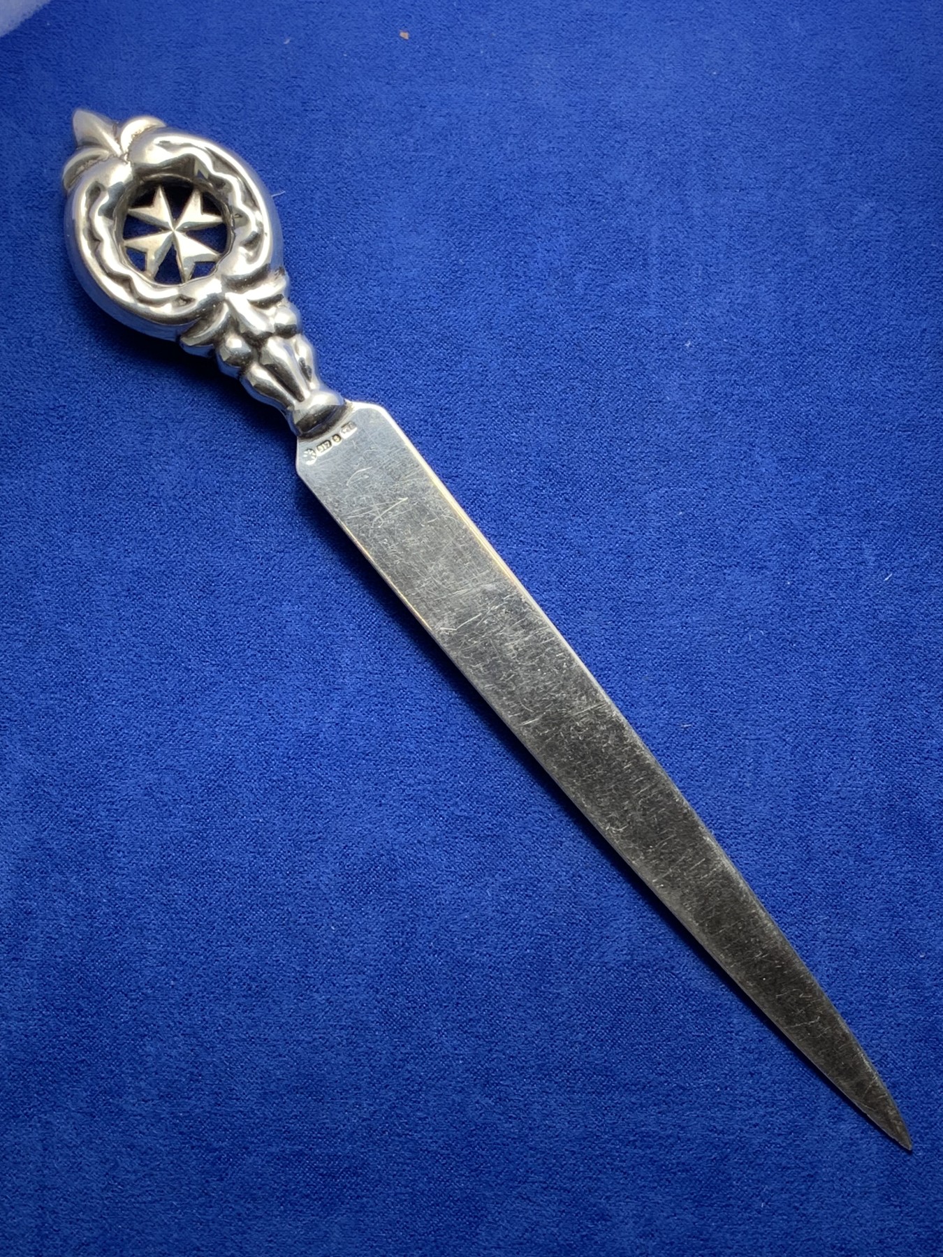 《竞宝斋》第222场-周日，周一 2场 (全场包邮) 欧洲回流 拆信刀 带917银标 基本无磨损 手柄马耳他十字 刀身光亮 重29.6g 20cm 细节见图