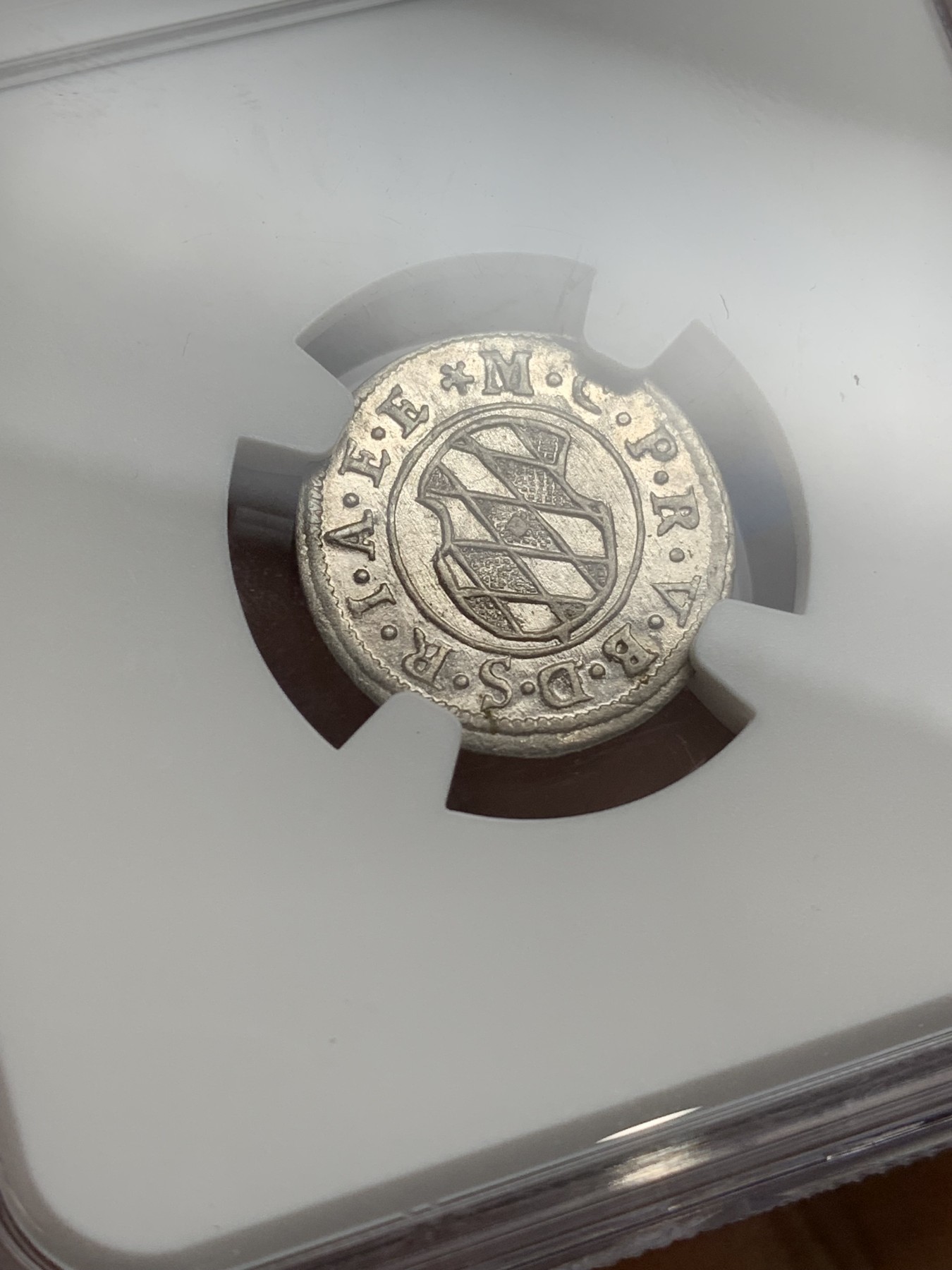 《竞宝斋》第222场-周日，周一 2场 (全场包邮) NGC MS61 德国1624巴伐利亚2克鲁泽小银币，更高分仅两枚。