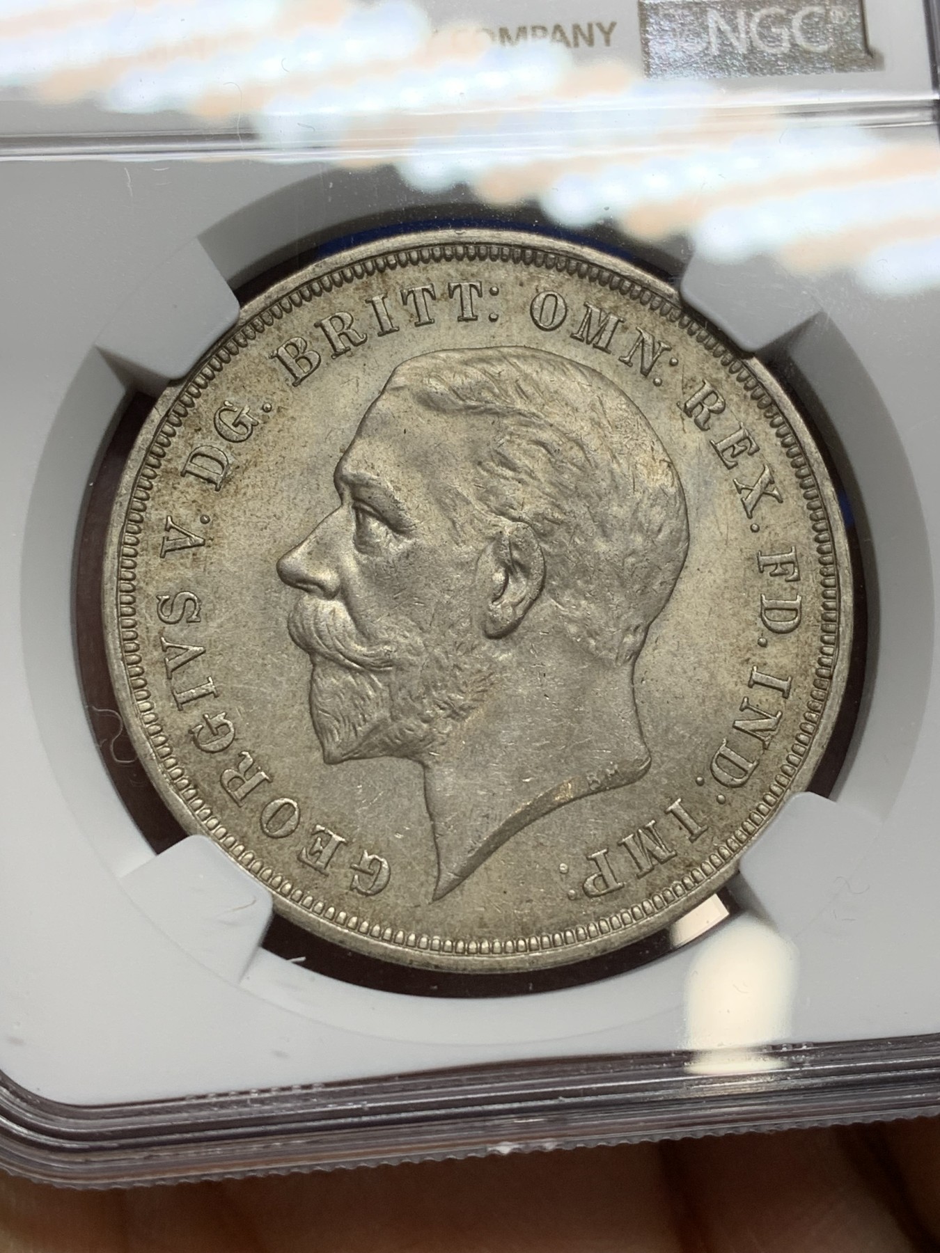 《竞宝斋》第222场-周日，周一 2场 (全场包邮) NGC MS63 英国1935年乔治五世木马剑克朗大银币 木马的标志性包浆 细节完整 铸打犀利 很漂亮