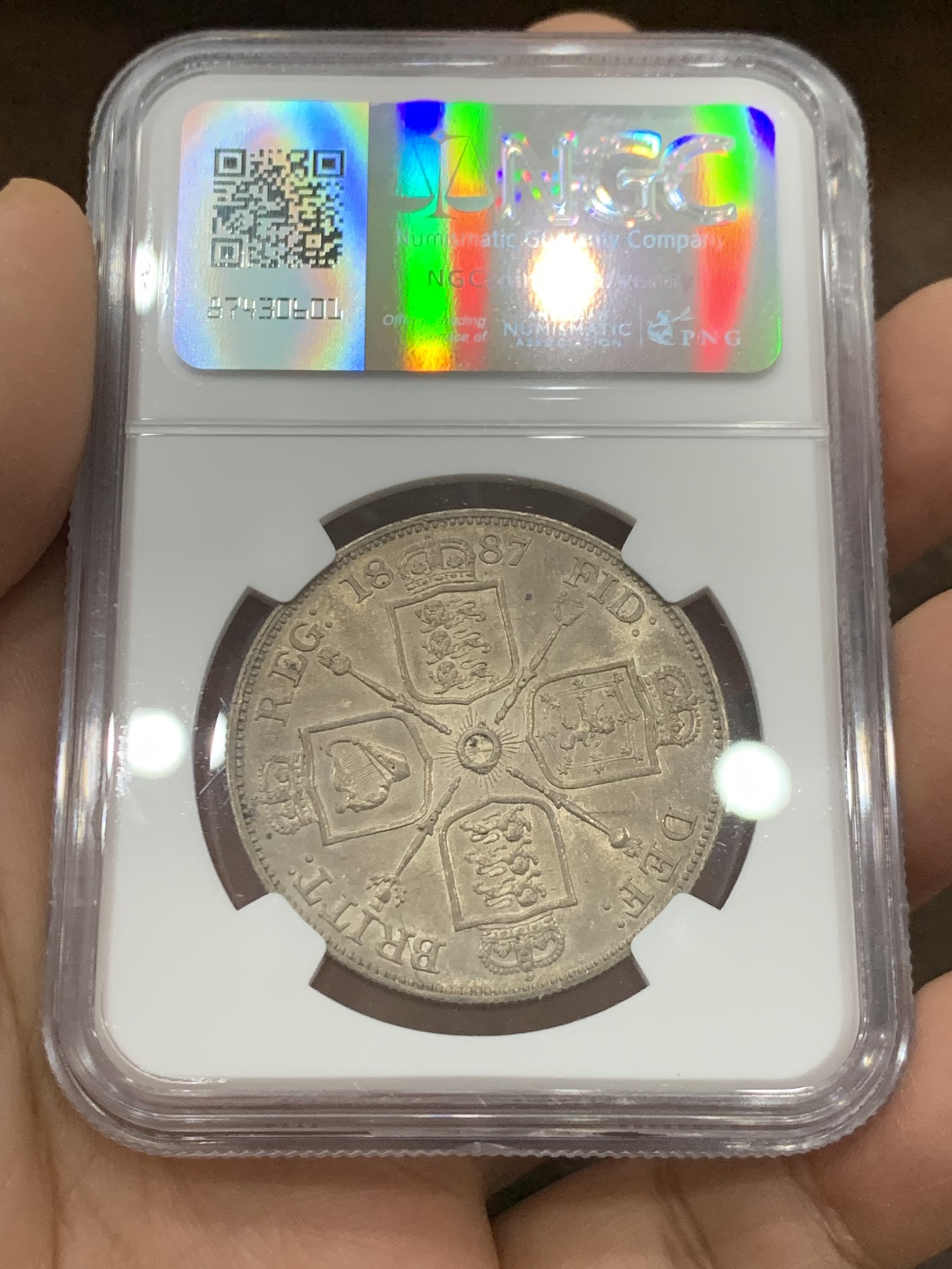 《竞宝斋》第222场-周日，周一 2场 (全场包邮) NGC-MS62 1887年英国维多利亚高冠双弗洛林银币，此枚为“阿拉伯数字1”版本，铸造非常精美