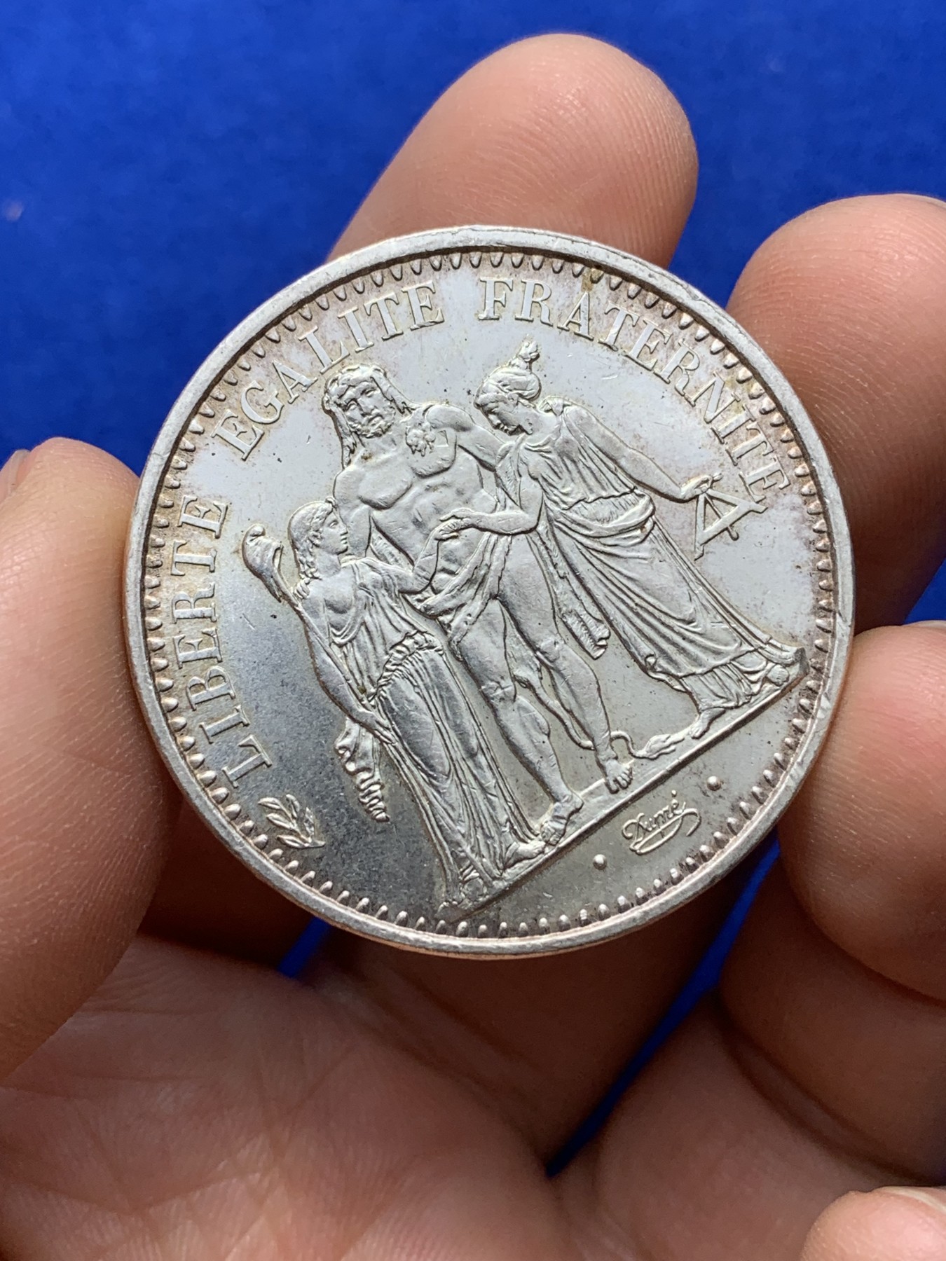 《竞宝斋》第222场-周日，周一 2场 (全场包邮) 法国 1965年 10法郎 大力神银币 顶级完未品相 底彩自然丝滑