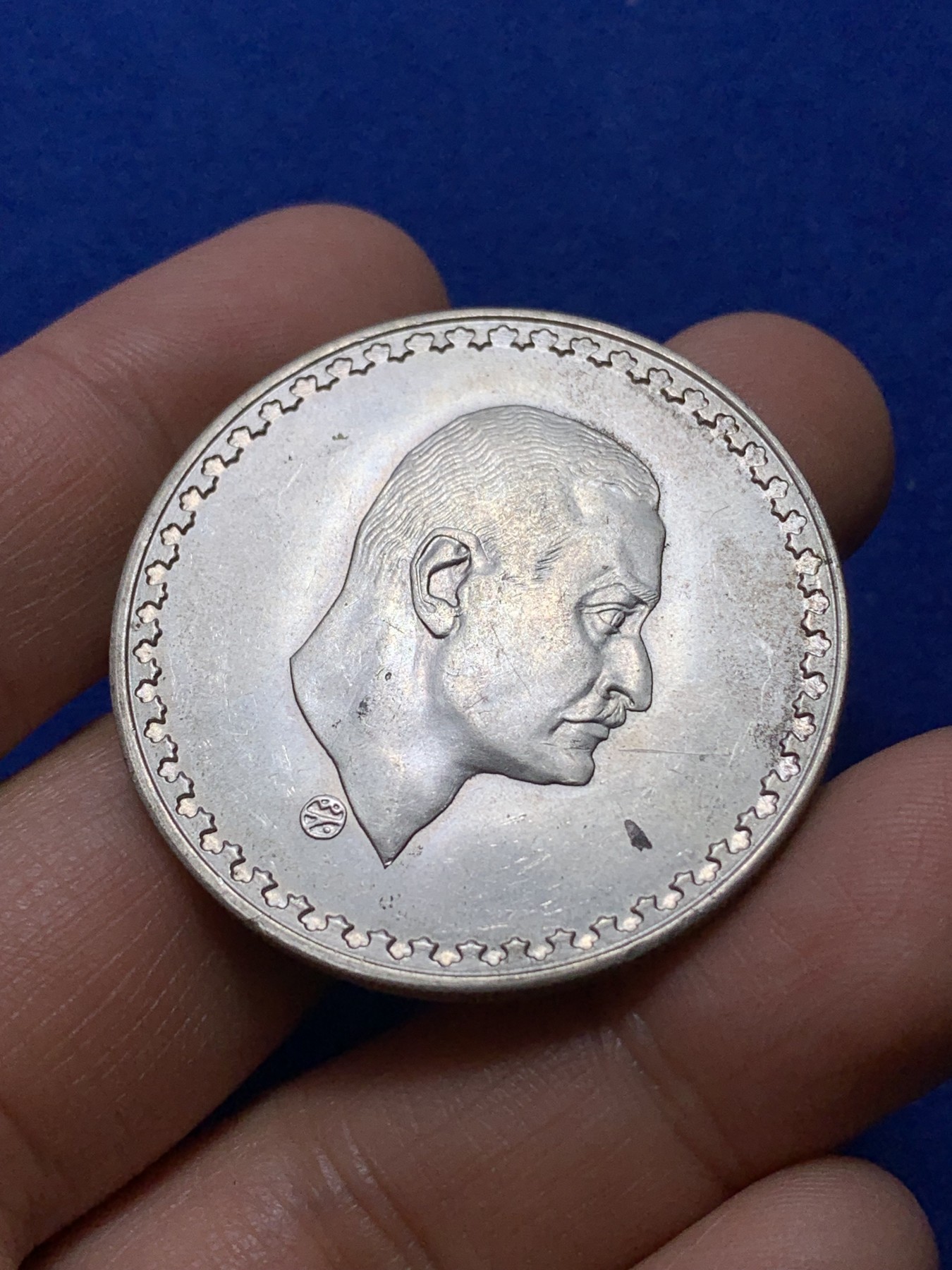 《竞宝斋》第222场-周日，周一 2场 (全场包邮) 埃及1970年纳赛尔总统头像1镑大银币