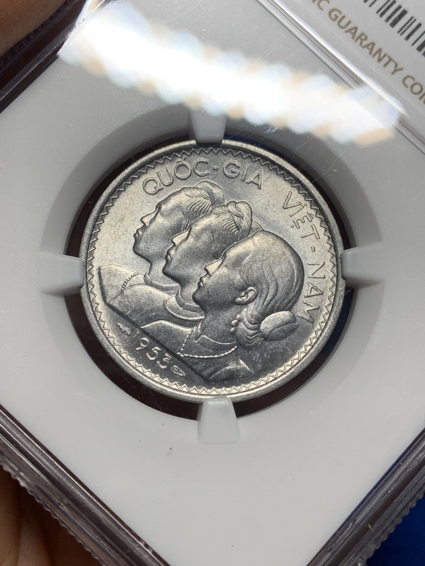 《竞宝斋》第222场-周日，周一 2场 (全场包邮) NGC MS63 越南1953三美女20苏铝币